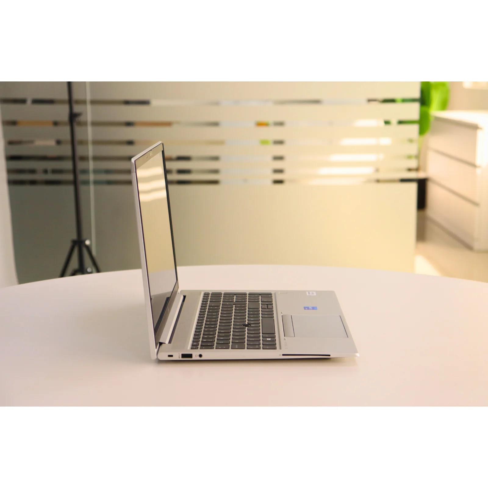 HP ELITEBOOK 850 G8: 11th Gen i7, 16GB RAM, 512GB SSD - Gray - Unit 00631 - AE Laptop image 3