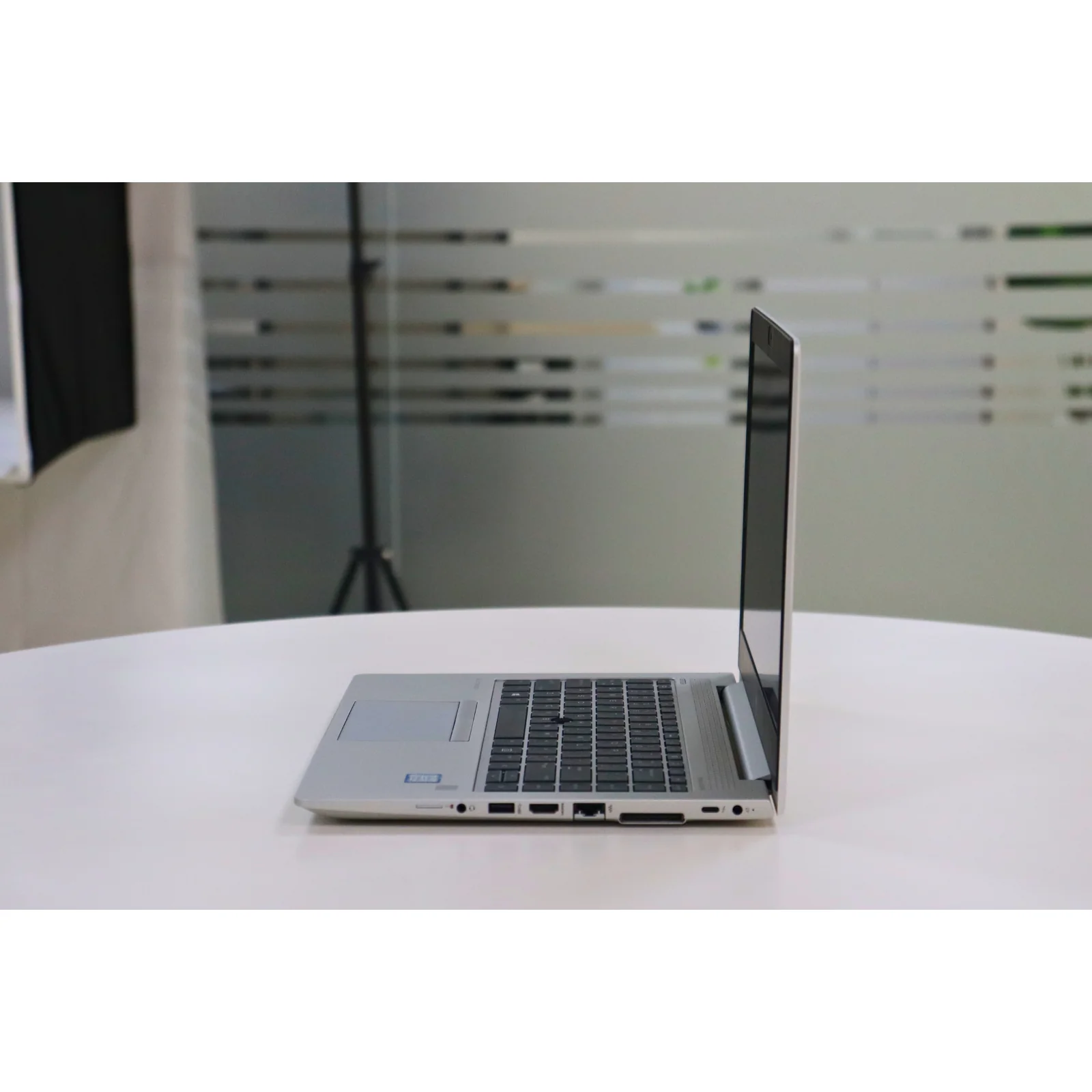 HP ELITEBOOK 840 G6: 8th Gen i5, 8GB RAM, 256GB SSD - Gray - Unit 00220 - AE Laptop image 4