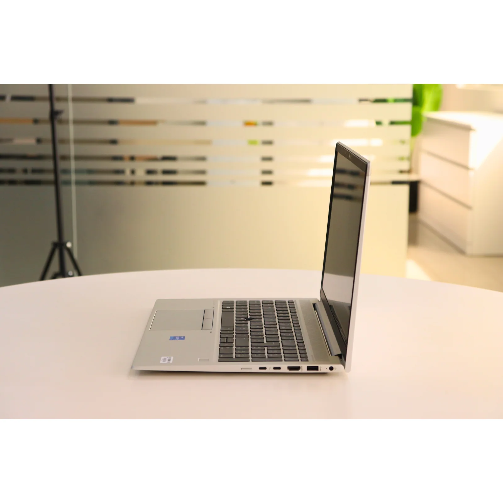 HP ELITEBOOK 850 G8: 11th Gen i7, 16GB RAM, 512GB SSD - Gray - Unit 00631 - AE Laptop image 4