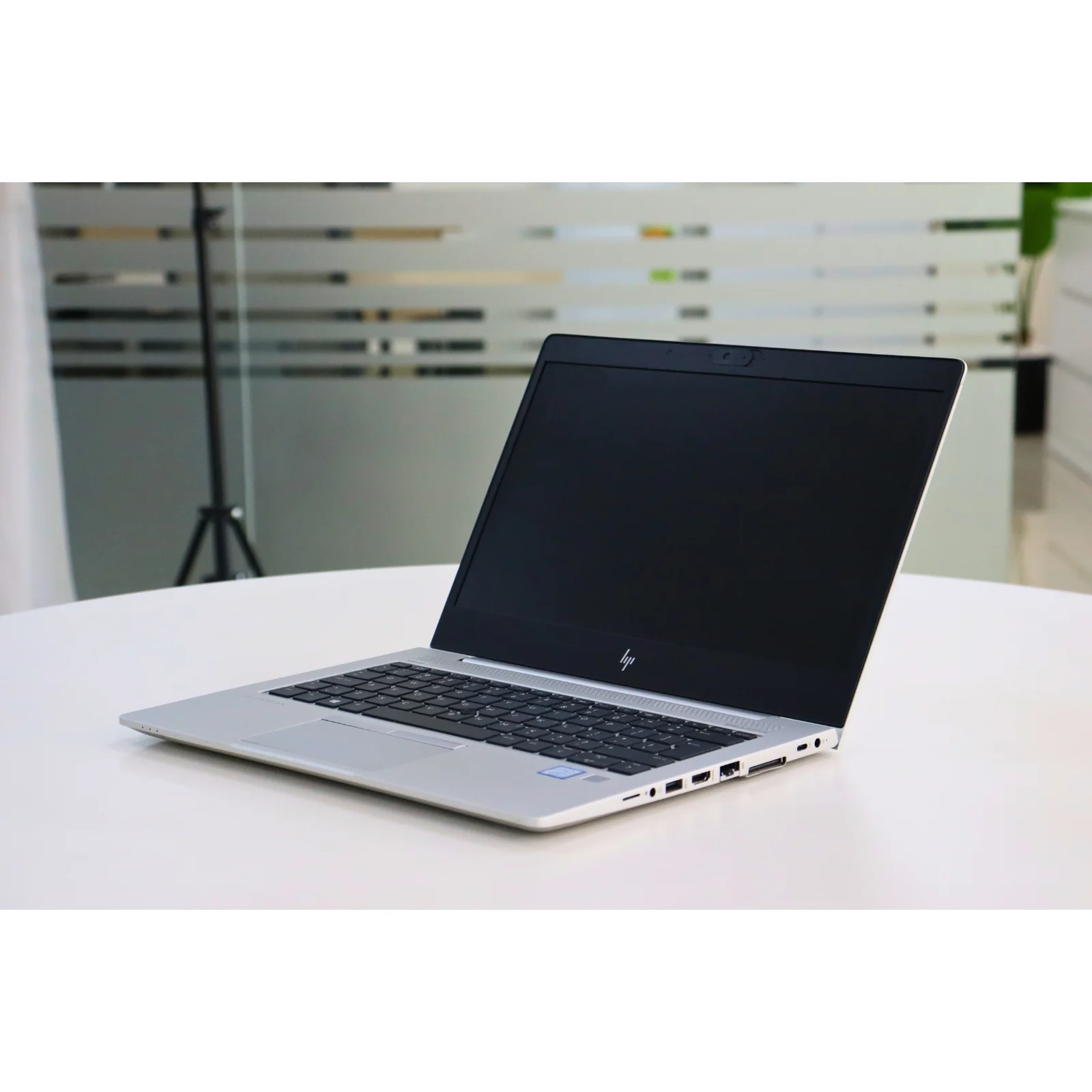 HP ELITEBOOK 830 G5: 8th Gen i5, 16GB RAM, 256GB SSD - Gray - Unit 00609