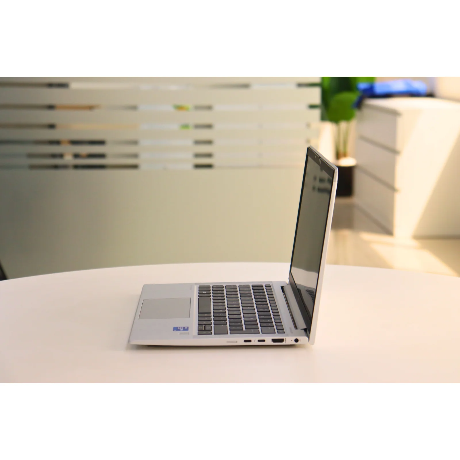 HP ELITEBOOK 830 G8: 11th Gen i7, 8GB RAM, 512GB SSD - Gray - Unit 00094 - AE Laptop image 4