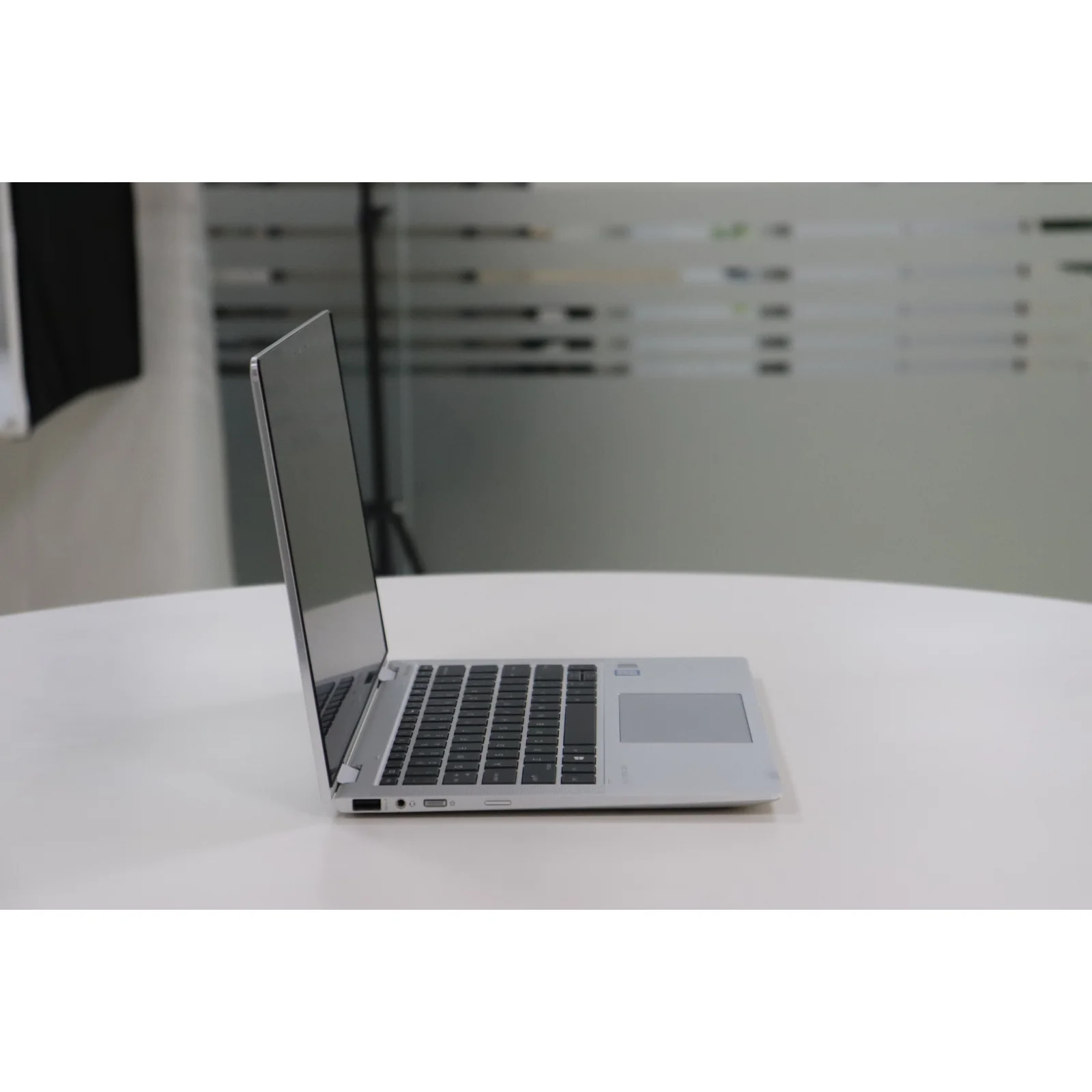 HP ELITEBOOK X360 1030 G4: 8th Gen i5, 16GB RAM, 256GB SSD - Gray - Unit 71840 - AE Laptop image 3
