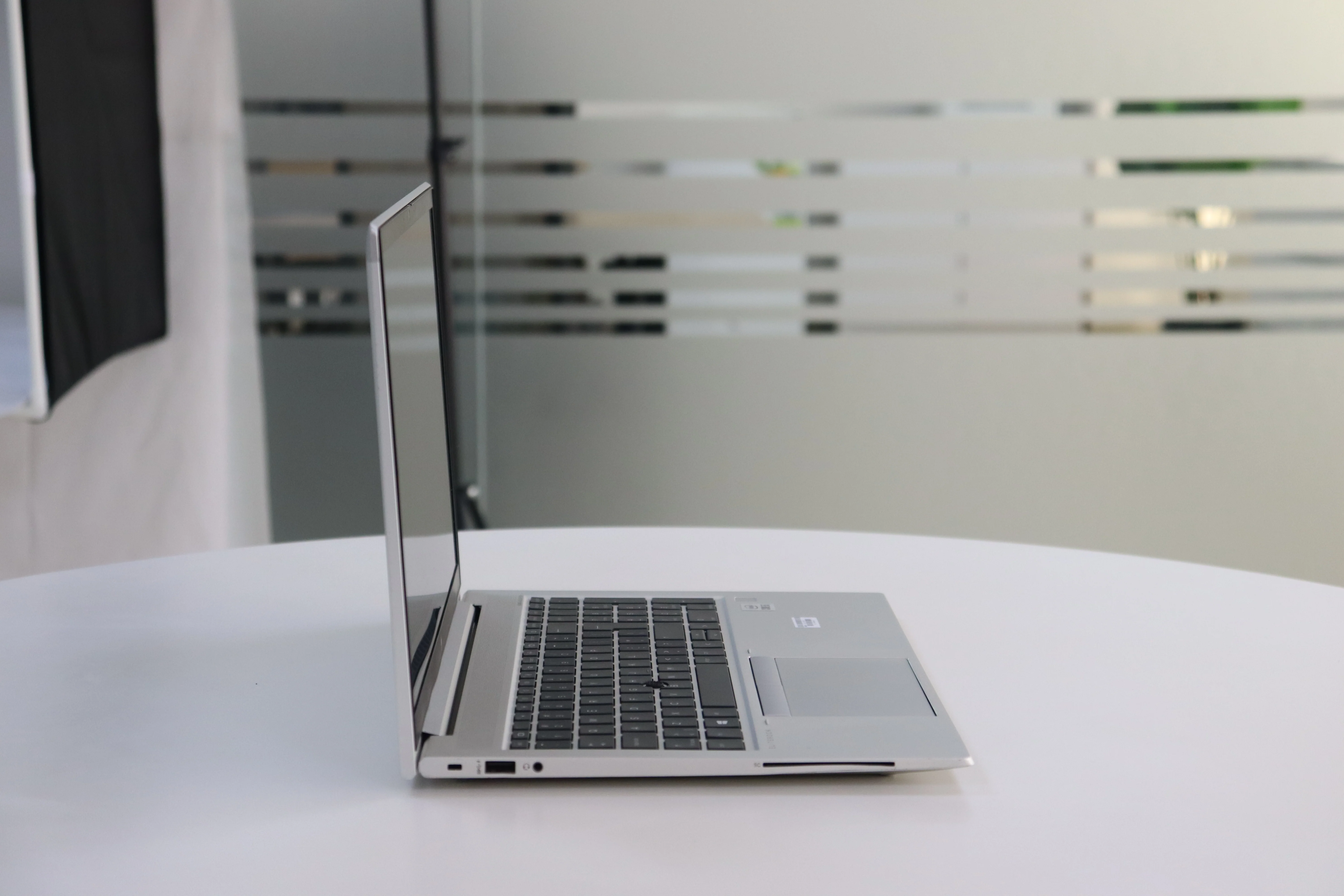 HP EliteBook 850 G7: Intel Core i5, 10th Gen, 8GB RAM, 256GB SSD - Gray - Unit 00452 - AE Laptop image 3