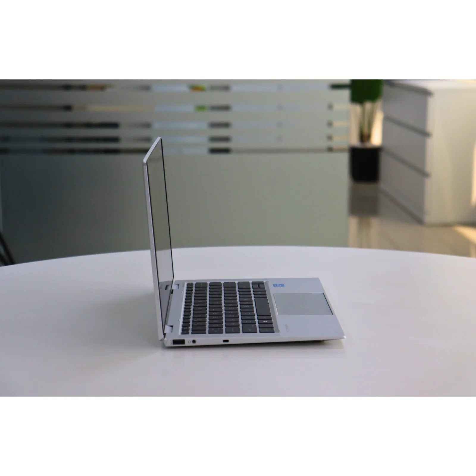 HP ELITEBOOK X360 1030 G8: 11th Gen i5, 16GB RAM, 256GB SSD - Gray - Unit 98727 - AE Laptop image 3