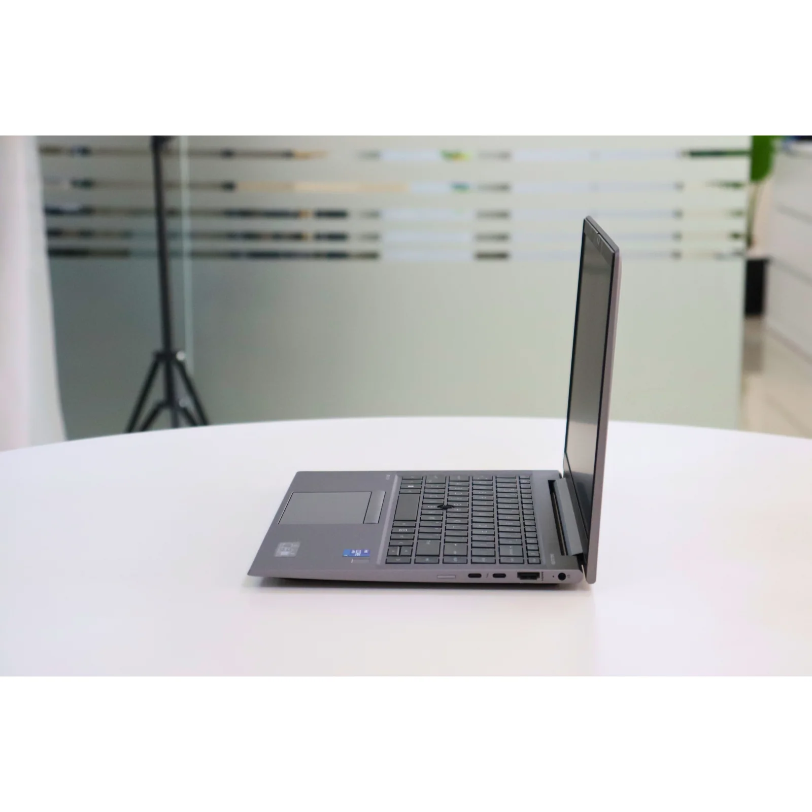 HP ZBOOK FIREFLY 14 G8: 11th Gen i7, 16GB RAM, 256GB SSD - Gray - Unit 98756 - AE Laptop image 4