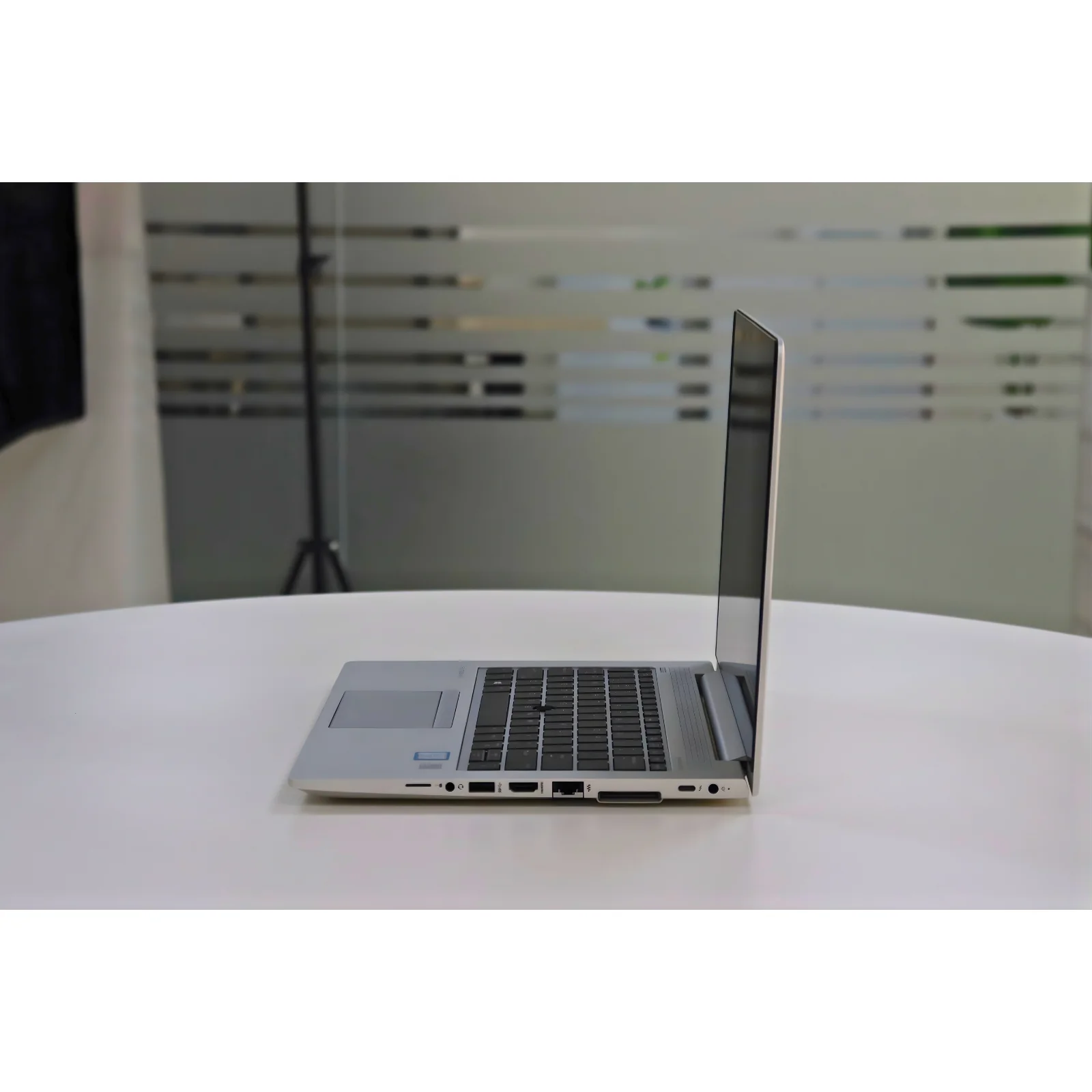 HP ELITEBOOK 830 G5: 8th Gen i7, 16GB RAM, 512GB SSD - AE Laptop image 4
