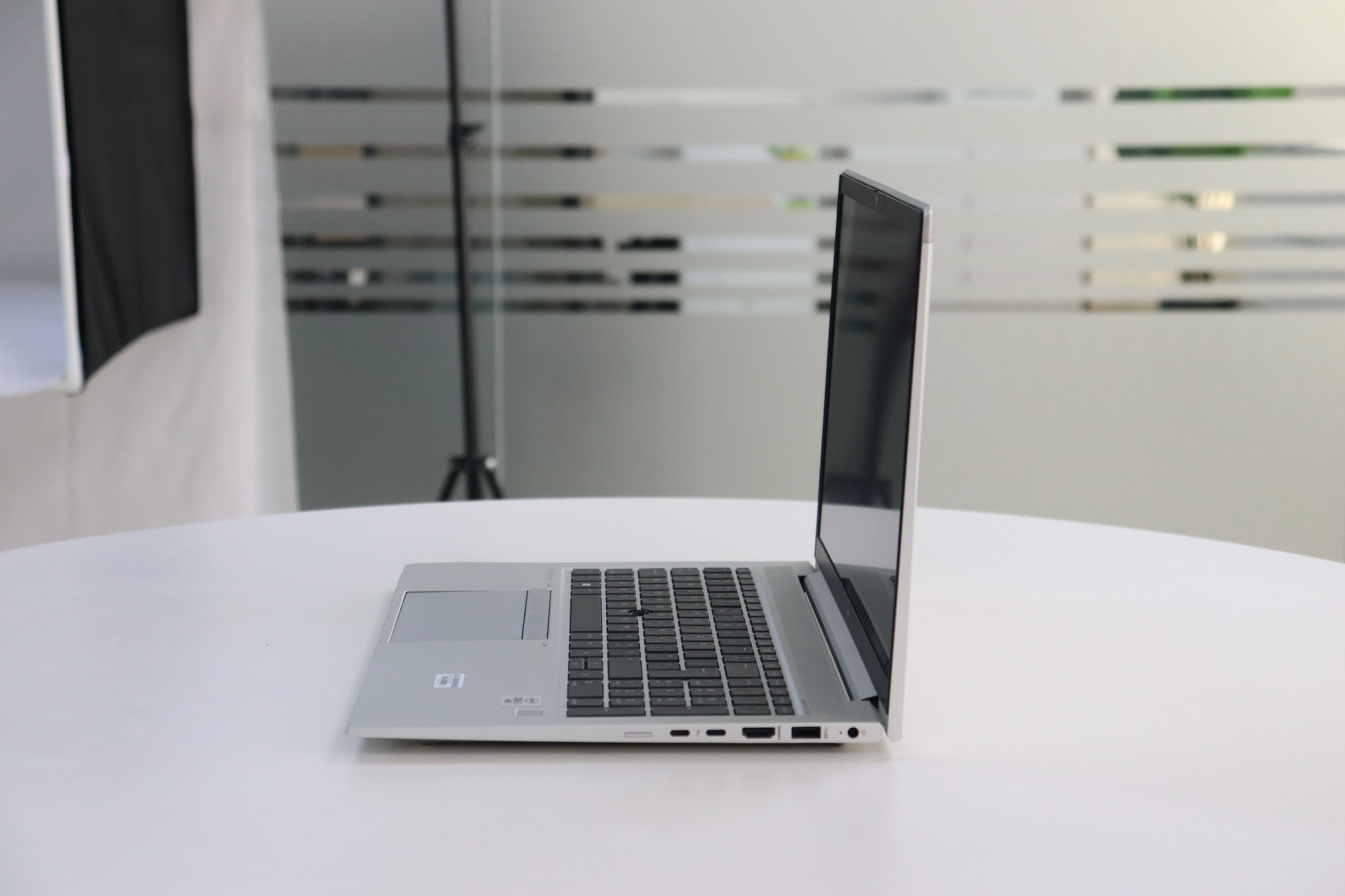 HP EliteBook 850 G7: Intel Core i5, 10th Gen, 8GB RAM, 256GB SSD - Gray - Unit 00148 - AE Laptop image 4