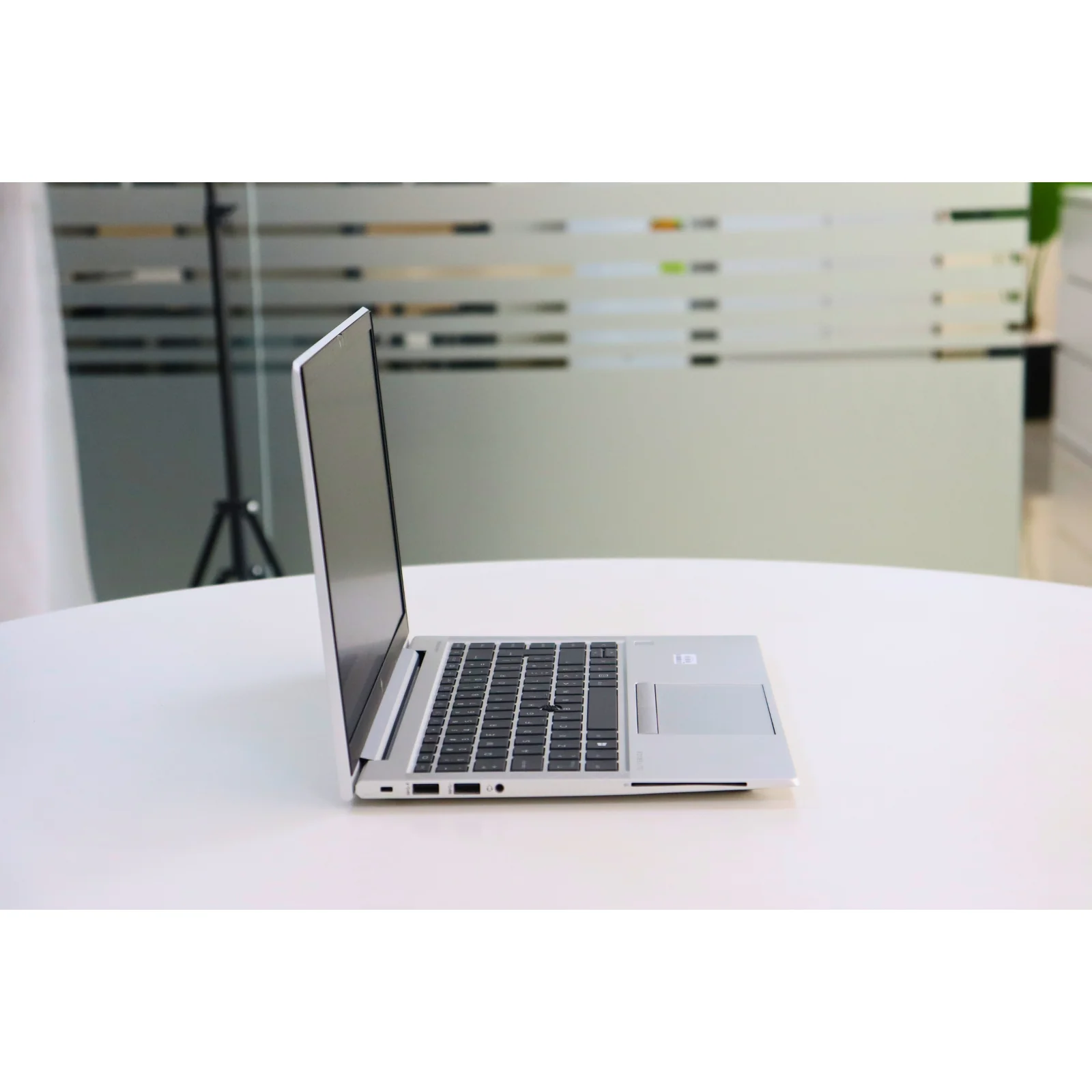 HP ELITEBOOK 845 G8:AMD RYZEN 3, 16GB RAM, 256GB SSD - Silver - Unit 00304 - AE Laptop image 3