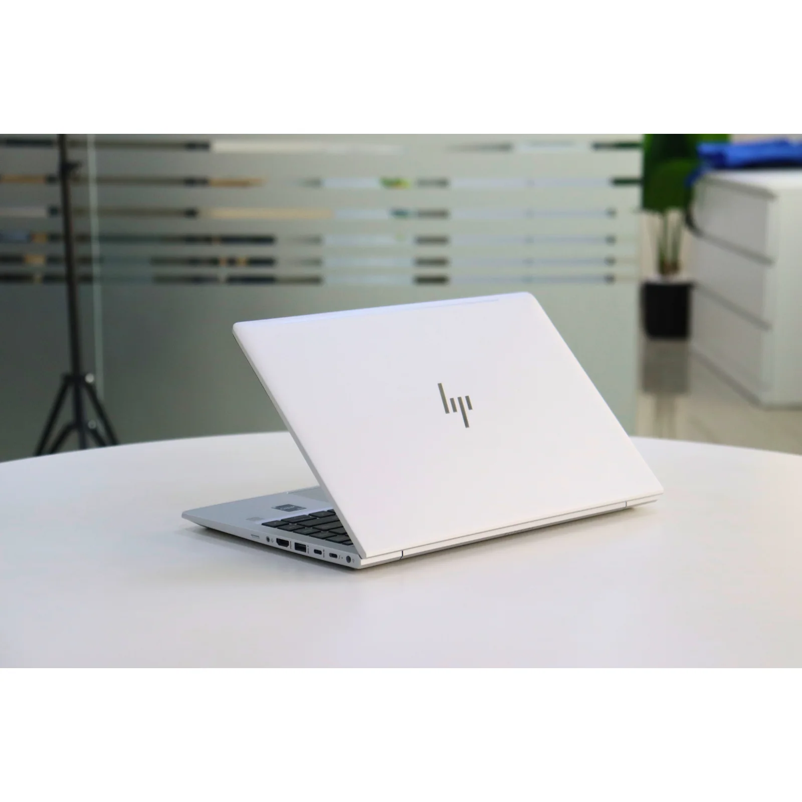 HP ELITEBOOK 640 G10 : 13th Gen i5, 16GB RAM, 256GB SSD - Grey - Unit 00357 - AE Laptop image 5