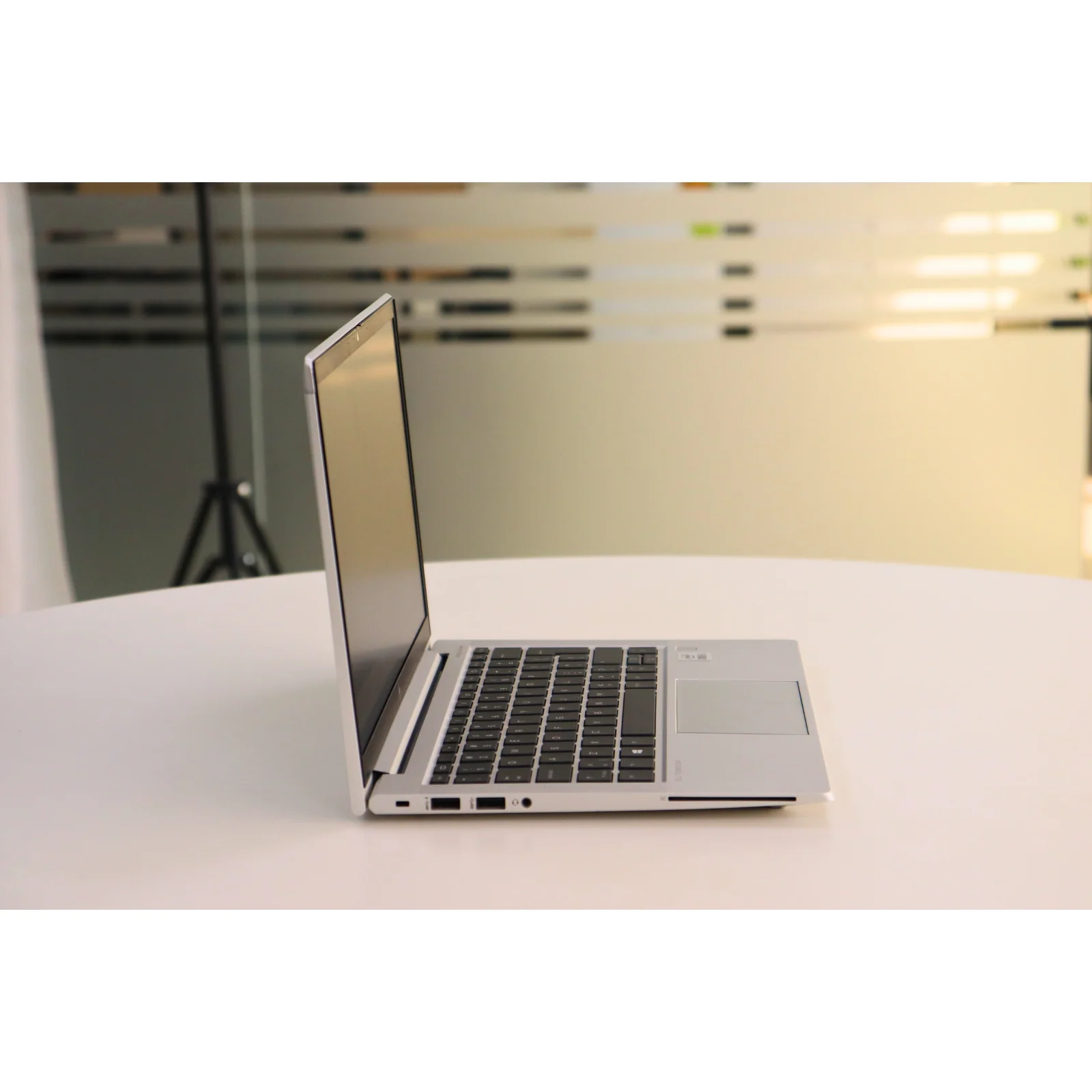 HP ELITEBOOK 830 G7: 10th Gen i5, 8GB RAM, 256GB SSD - Gray - Unit 00661 - AE Laptop image 3