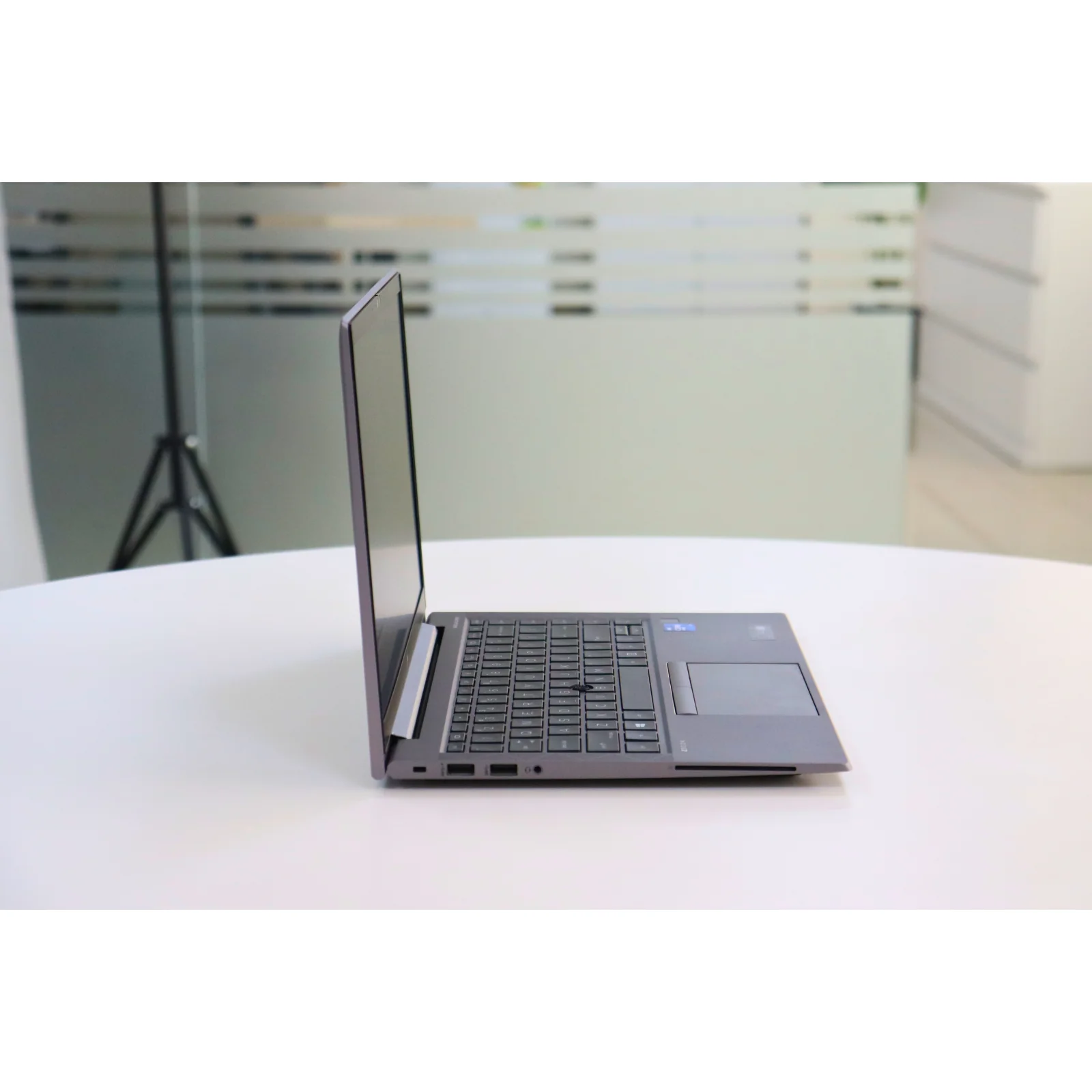 HP ZBOOK FIREFLY 14 G8: 11th Gen i7, 16GB RAM, 256GB SSD - Gray - Unit 98755 - AE Laptop image 3