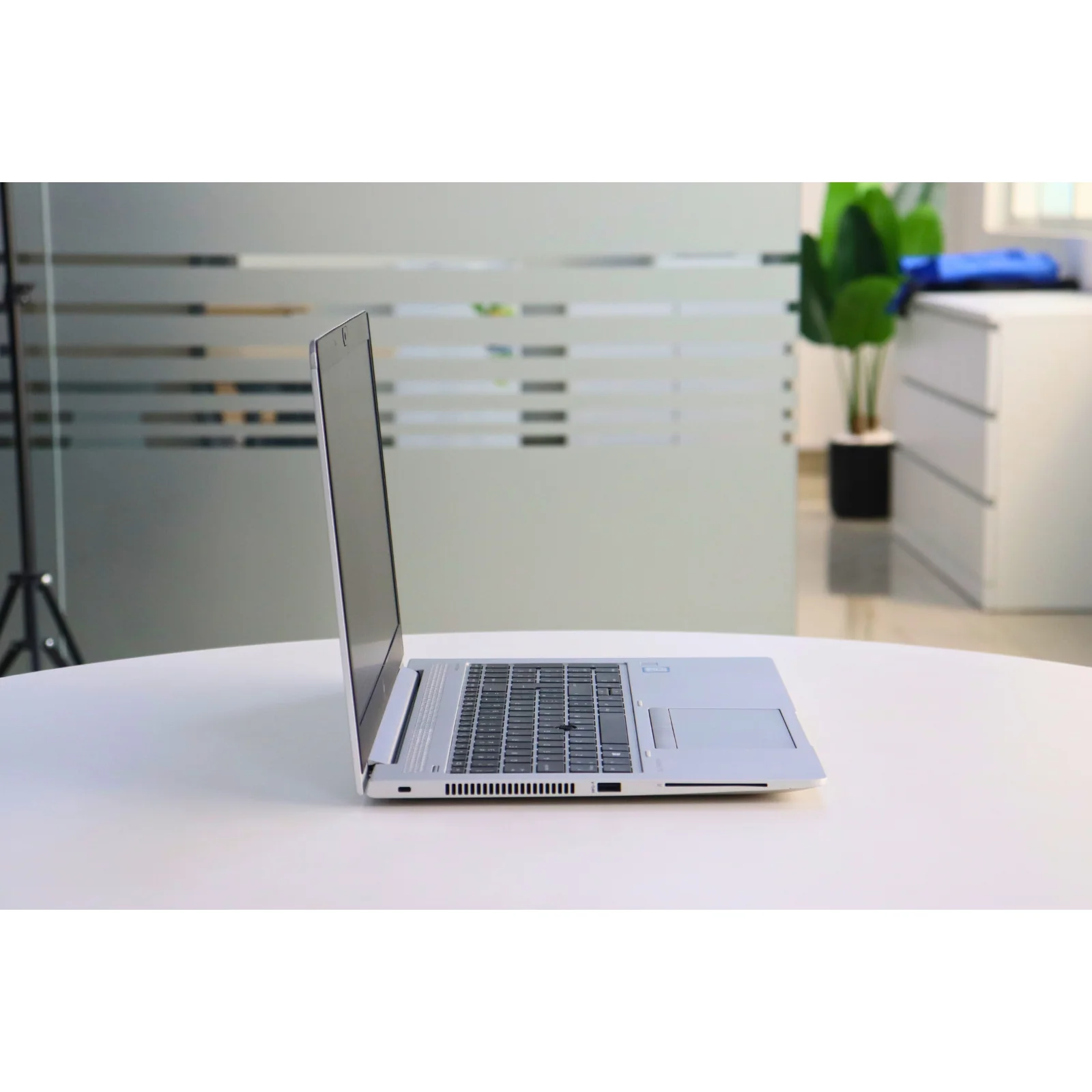 HP ELITEBOOK 850 G6: 8th Gen i5, 8GB RAM, 256GB SSD - Gray - Unit 01380 - AE Laptop image 3