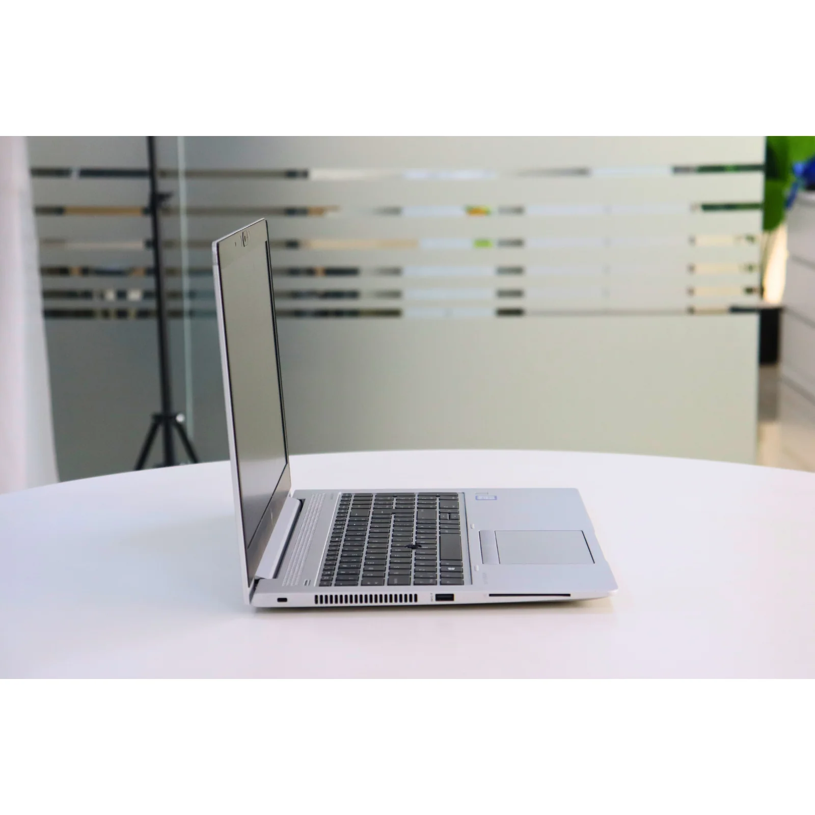 HP ELITEBOOK 850 G6: 8th Gen i5, 8GB RAM, 256GB SSD - Gray - Unit 00194 - AE Laptop image 3
