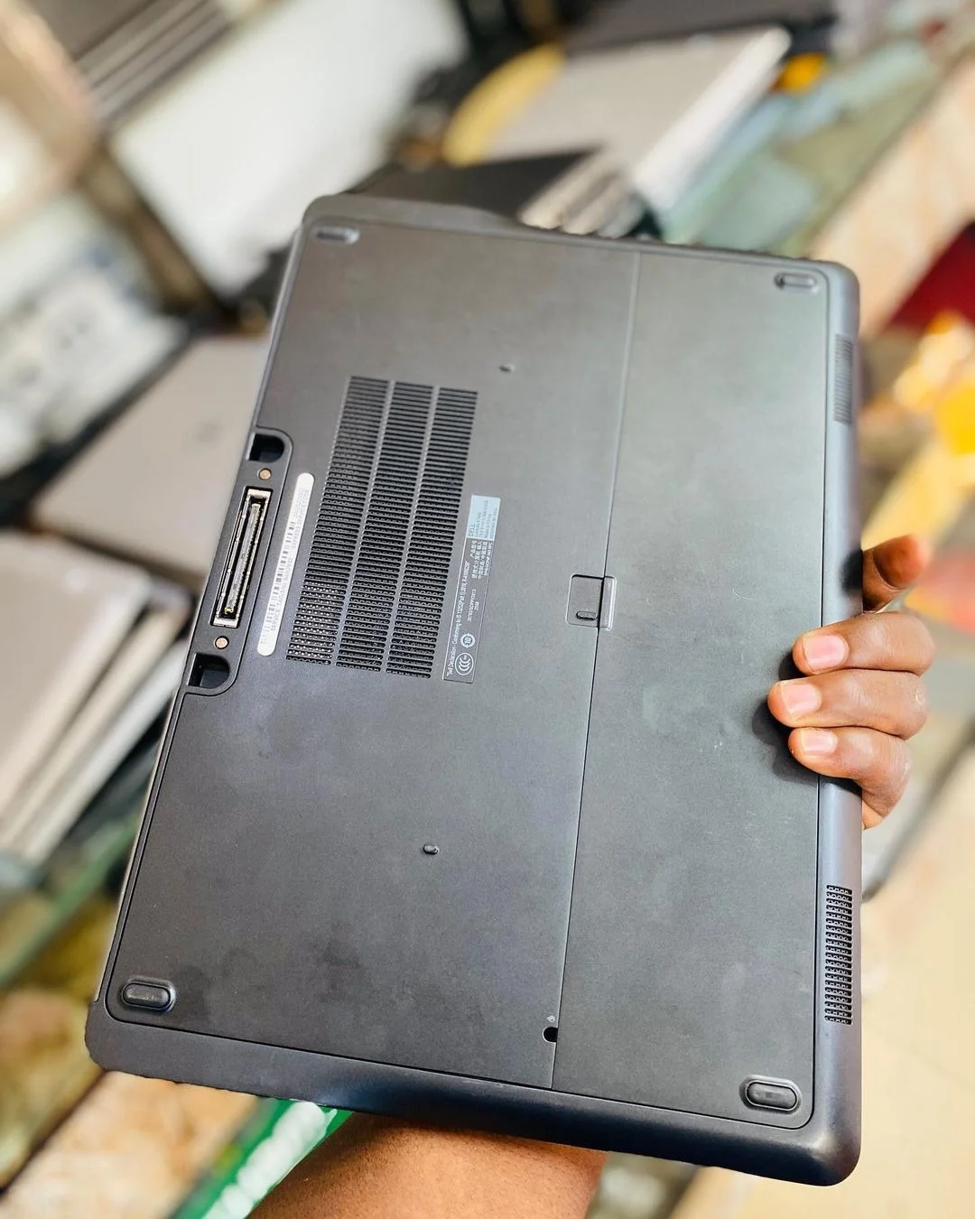 Dell Latitude E7440 Price in UAE – i5, 8GB, 256GB SSD - AE Laptop image 4