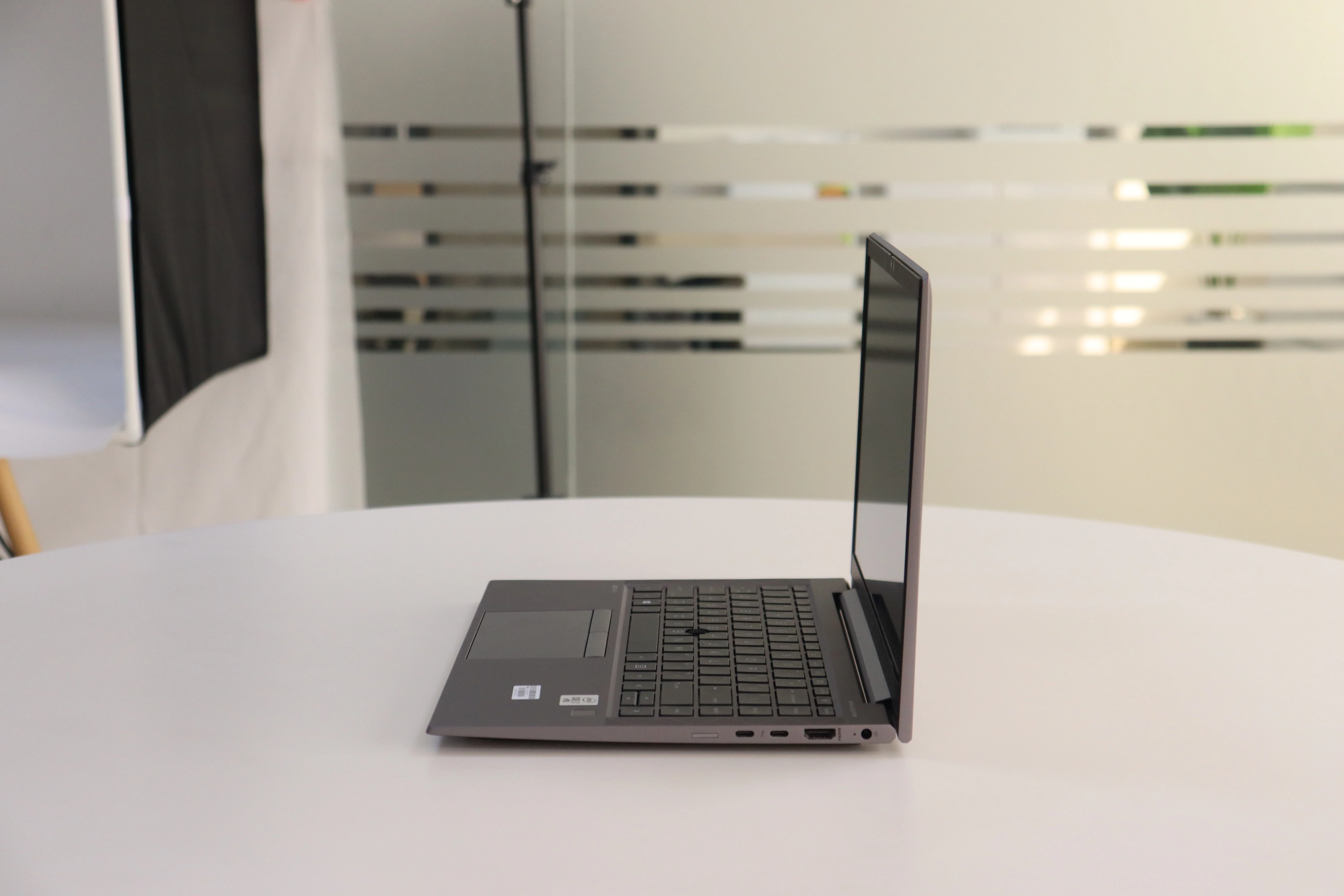 HP ZBOOK FIREFLY 14 G7: 10th Gen i7, 16GB RAM, 256GB SSD - Grey - Unit 78982 - AE Laptop image 4