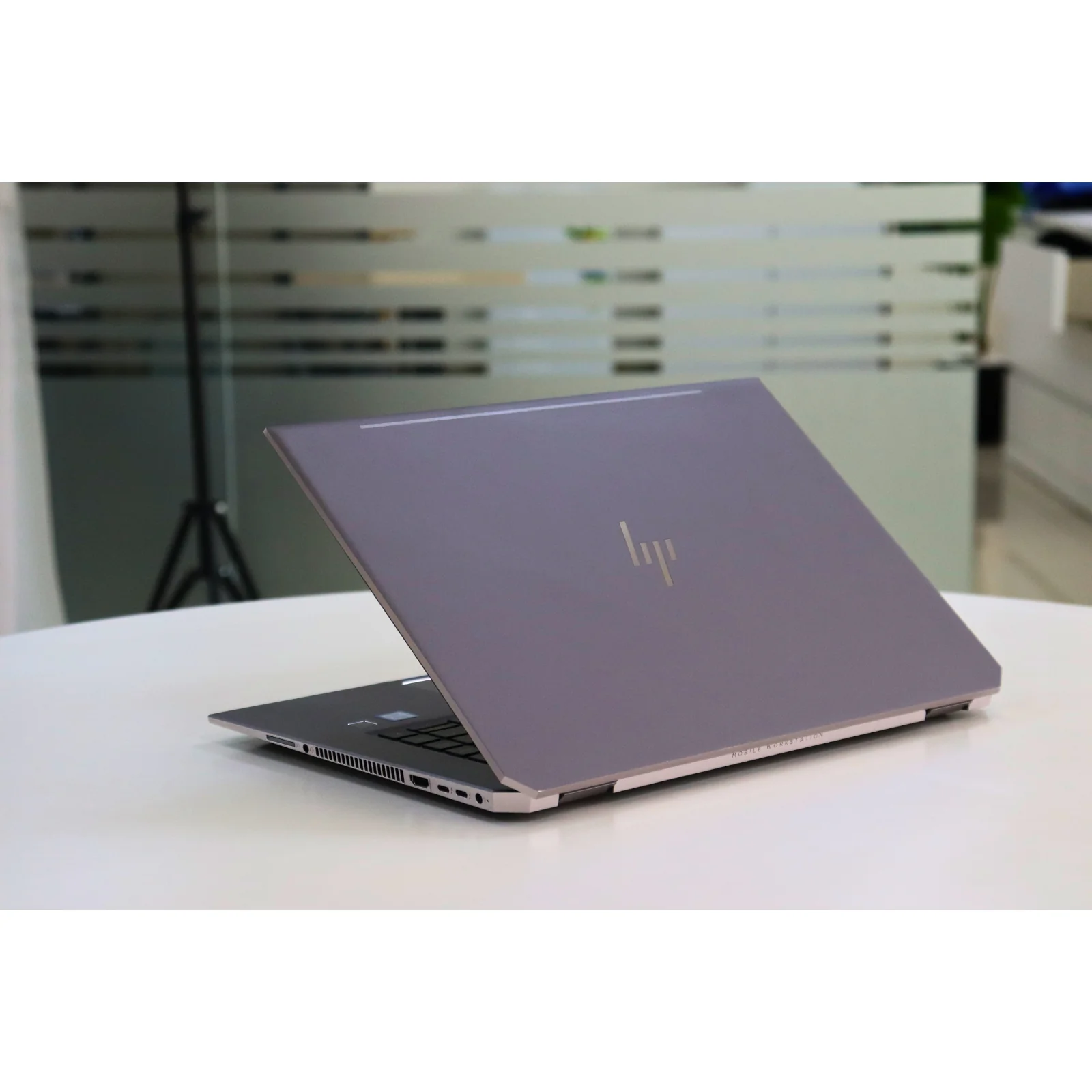 HP ZBOOK STUDIO G5: 8th Gen i7, 32GB RAM, 512GB SSD - AE Laptop image 5