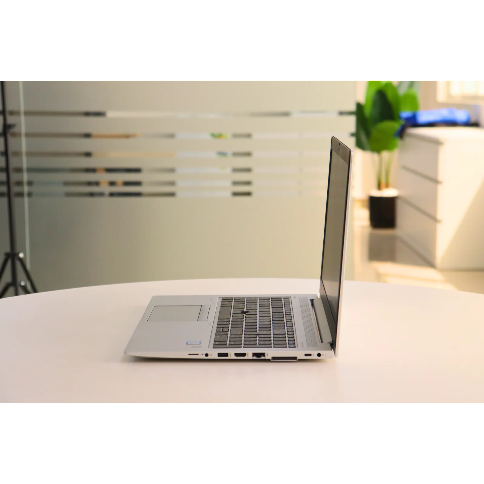 HP ELITEBOOK 850 G6: 8th Gen i5, 8GB RAM, 256GB SSD - Gray - Unit 01380 - AE Laptop image 4