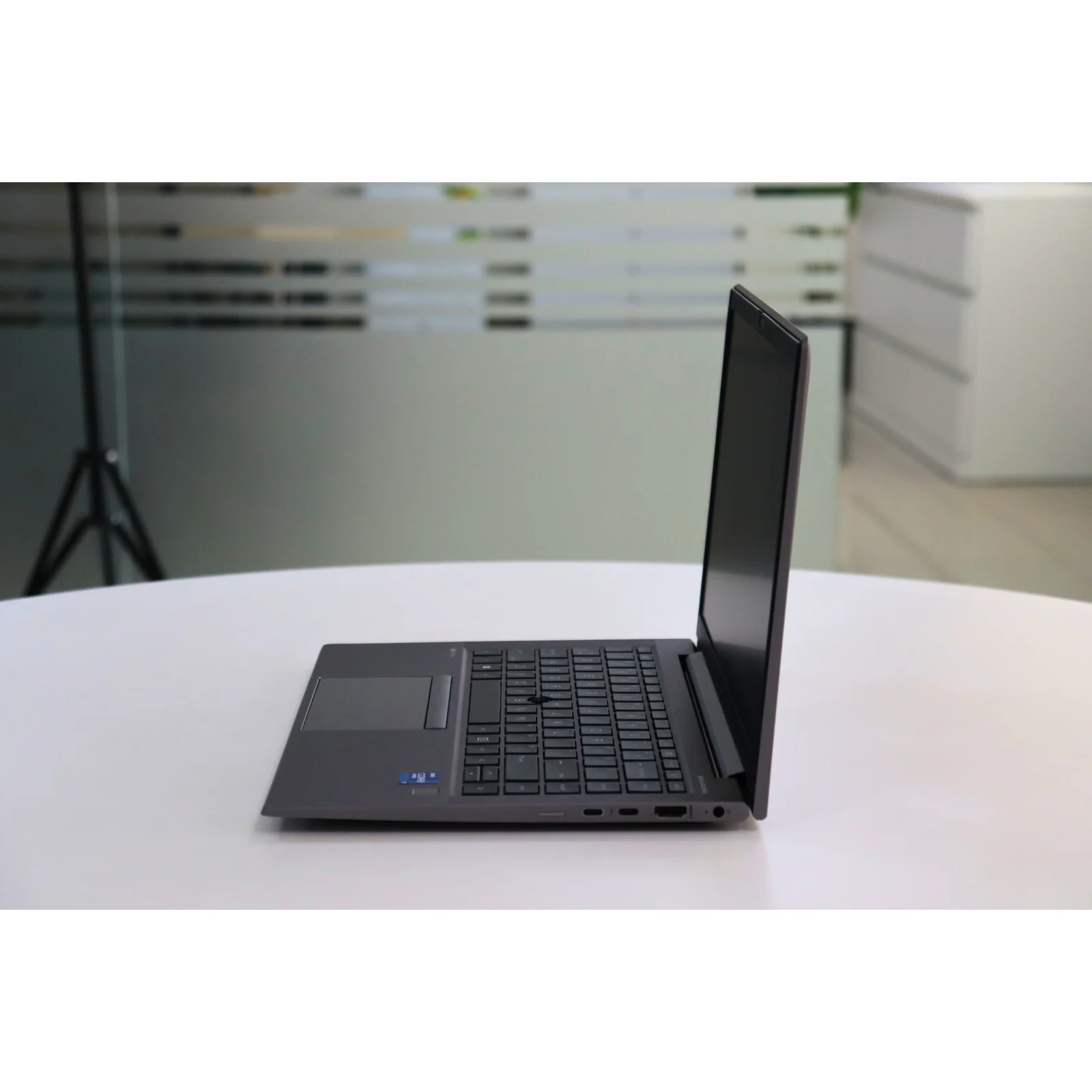 HP ZBOOK FIREFLY 14 G8: 11th Gen i7, 16GB RAM, 256GB SSD - Gray - Unit 98757 - AE Laptop image 4