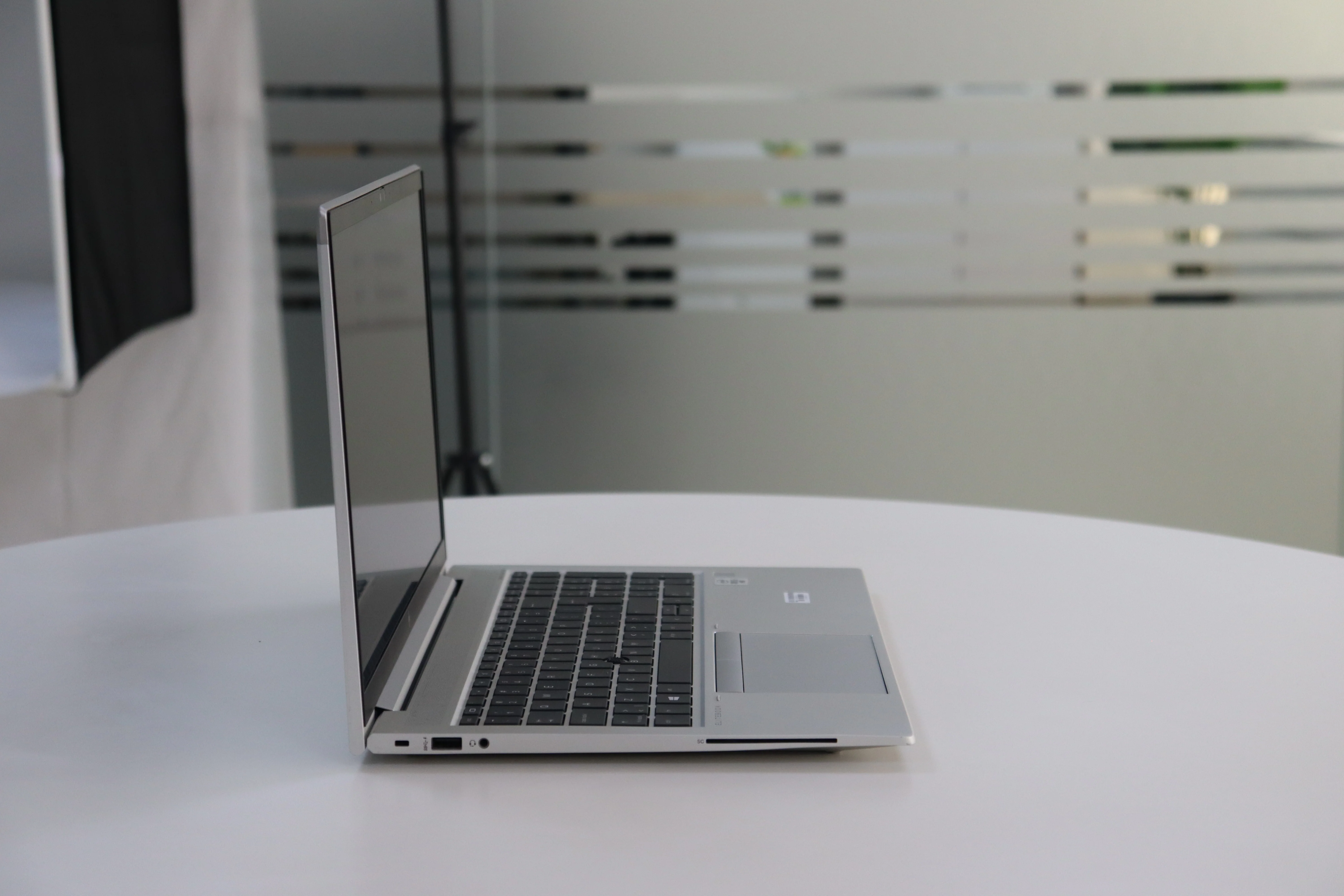 HP EliteBook 850 G7: Intel Core i5, 10th Gen, 8GB RAM, 256GB SSD - Gray - Unit 00148 - AE Laptop image 3