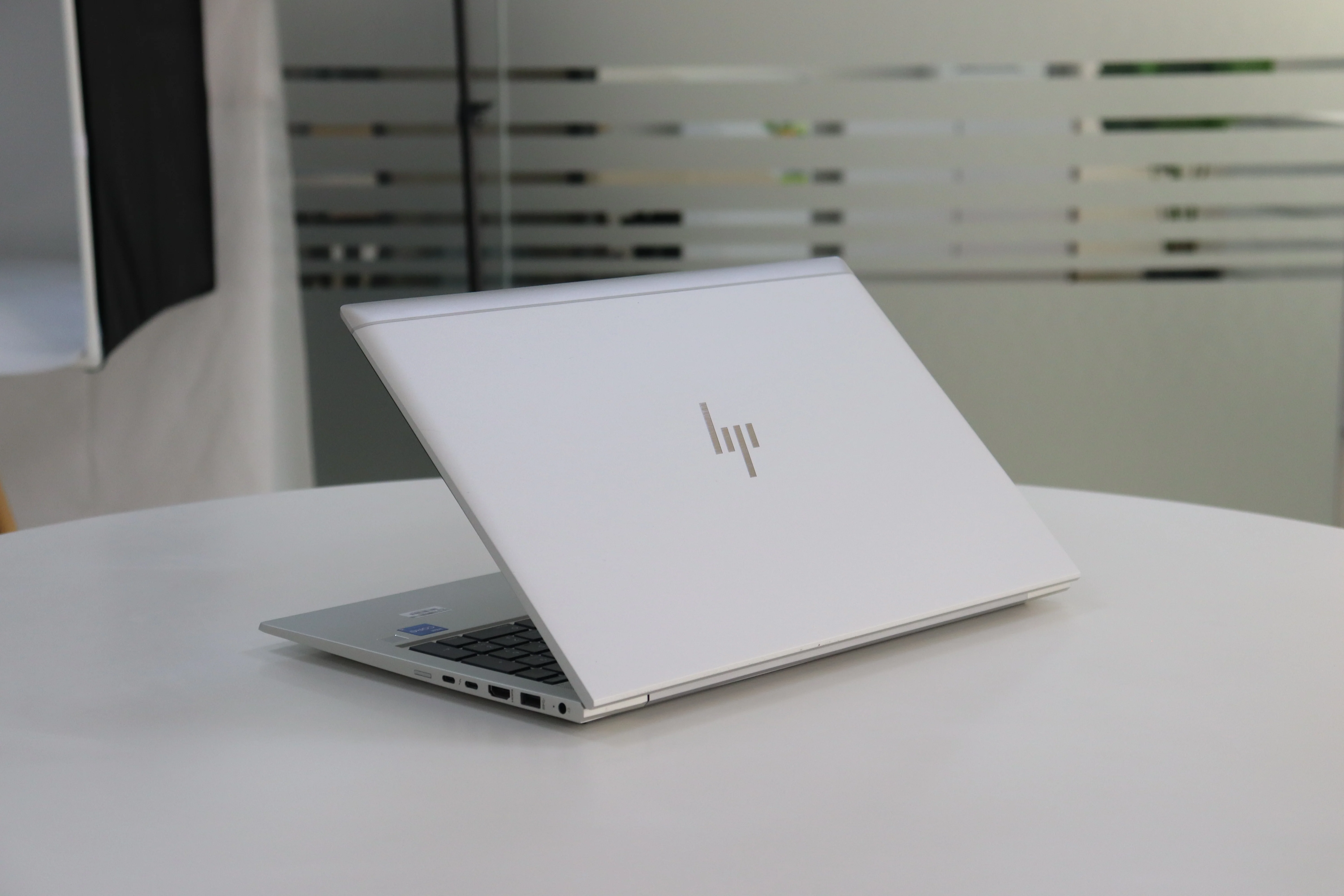 HP ELITEBOOK 850 G8: Intel Core i5, 11th Gen, 16GB RAM, 256GB SSD - Gray - Unit 00430 - AE Laptop image 5