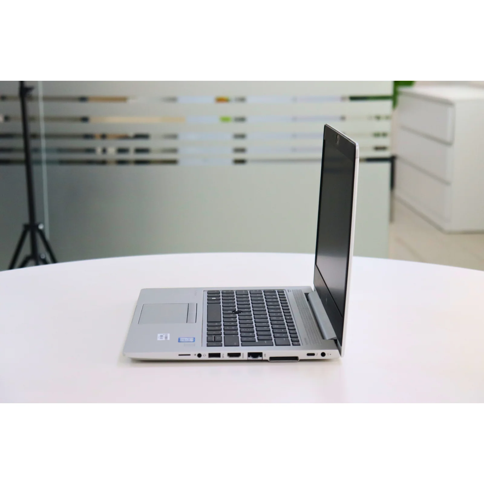 HP ELITEBOOK 830 G5: 8th Gen i5, 16GB RAM, 256GB SSD - Gray - Unit 00608 - AE Laptop image 4