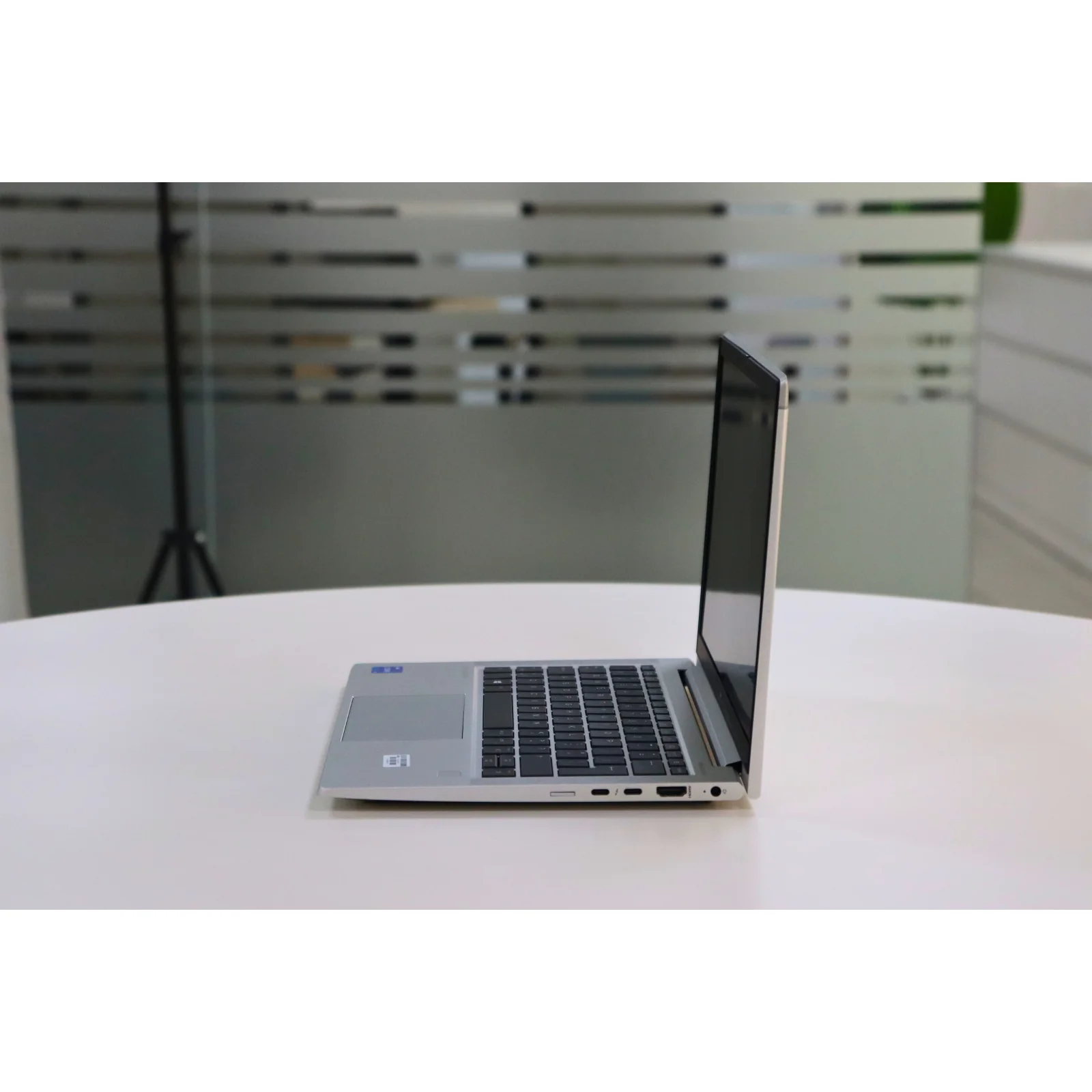 HP ELITEBOOK 830 G8: 11th Gen i5, 8GB RAM, 256GB SSD - Gray - Unit 00275 - AE Laptop image 4