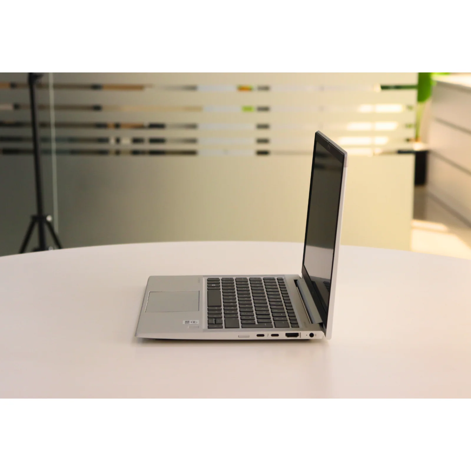 HP ELITEBOOK 830 G7: 10th Gen i5, 8GB RAM, 256GB SSD - Gray - Unit 00666 - AE Laptop image 4