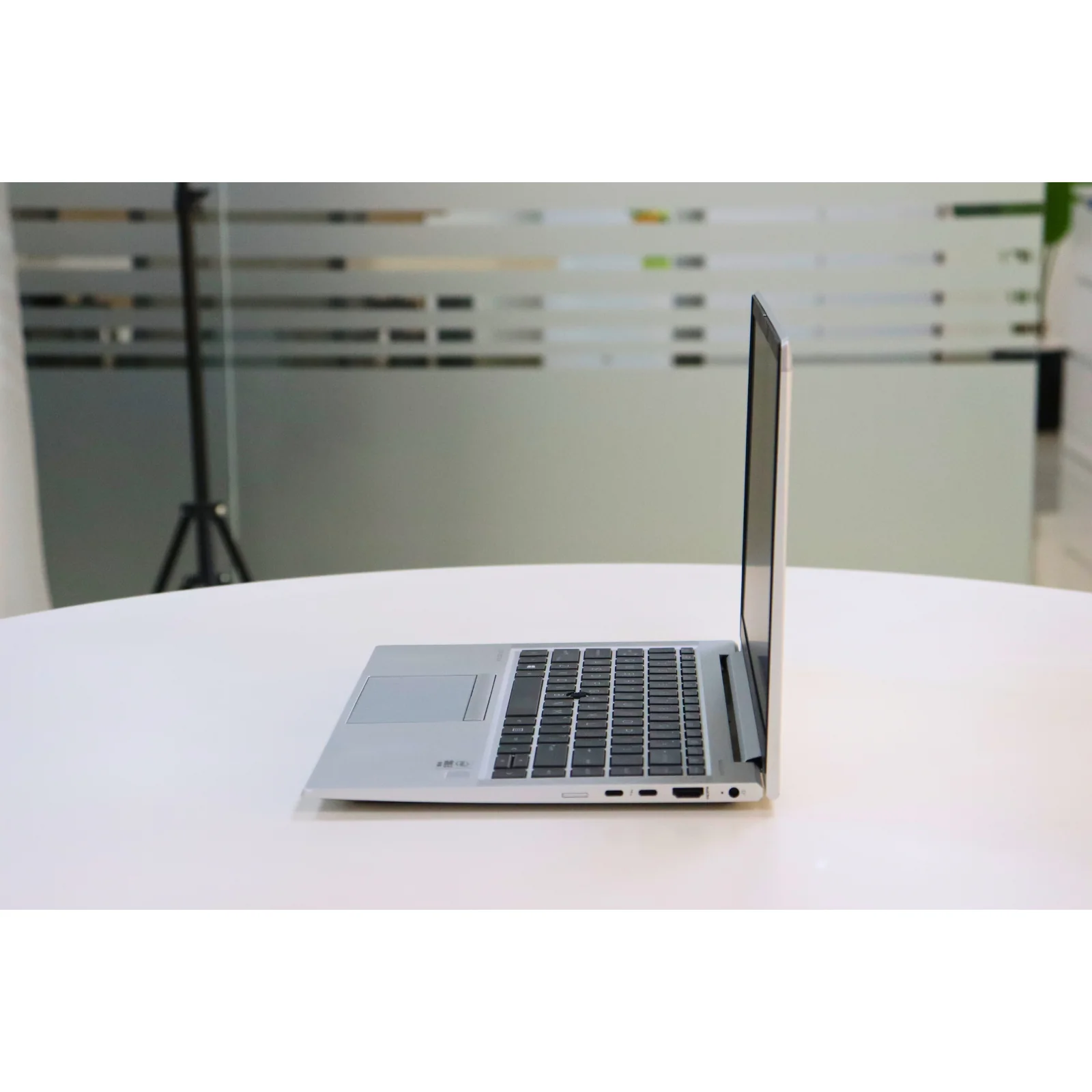 HP EliteBook 840 G7: Intel Core i5, 10th Gen, 8GB RAM, 256GB SSD - Gray - Unit 95660 - AE Laptop image 4
