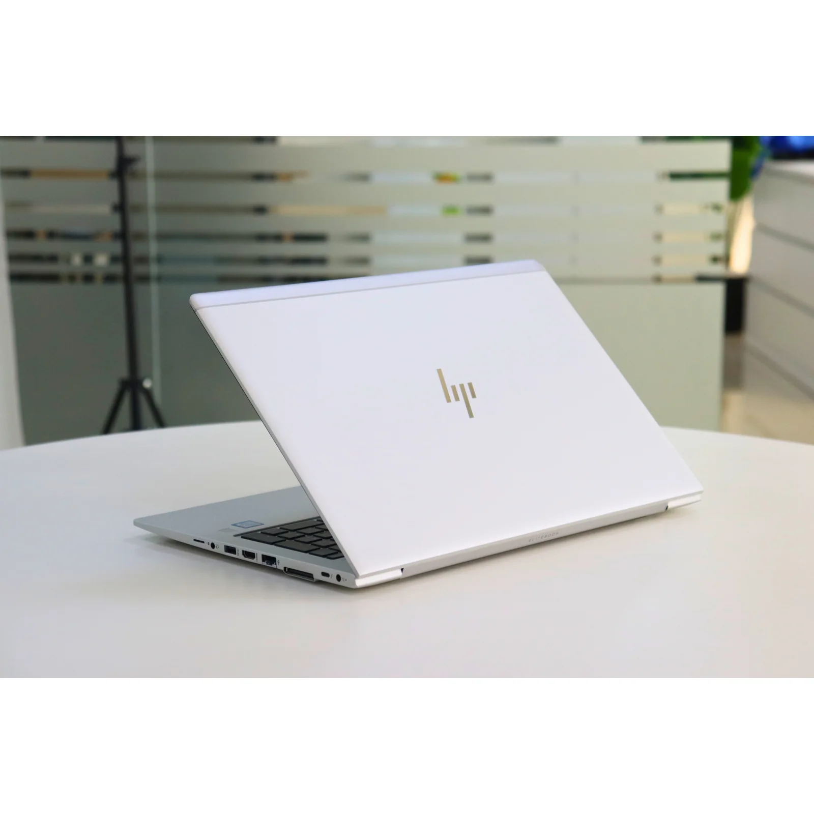 HP ZBOOK STUDIO G5: 9th Gen i7, 16GB RAM, 1024GB SSD - AE Laptop image 5