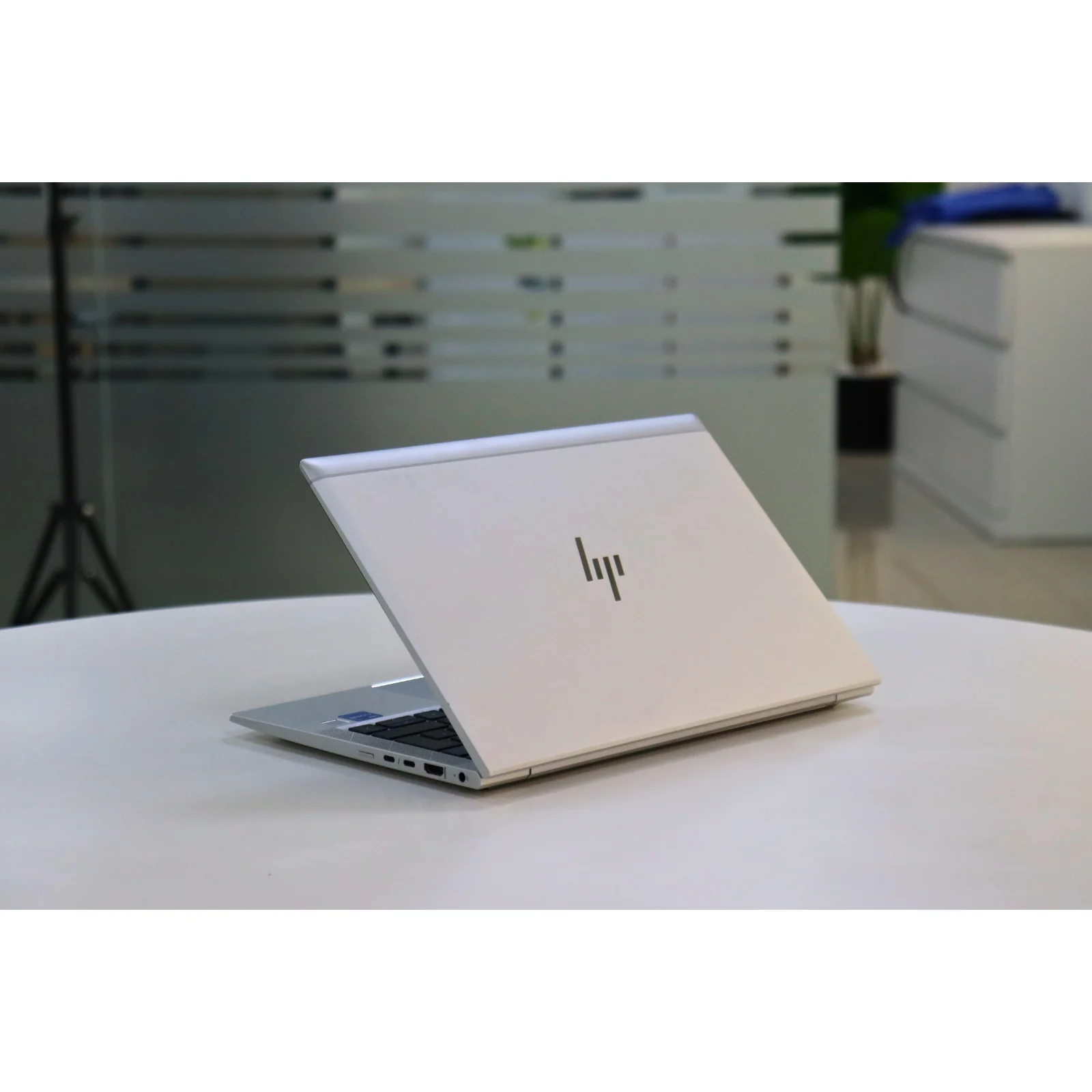 HP ELITEBOOK 830 G8: 11th Gen i7, 16GB RAM, 512GB SSD - Gray - Unit 00078 - AE Laptop image 5
