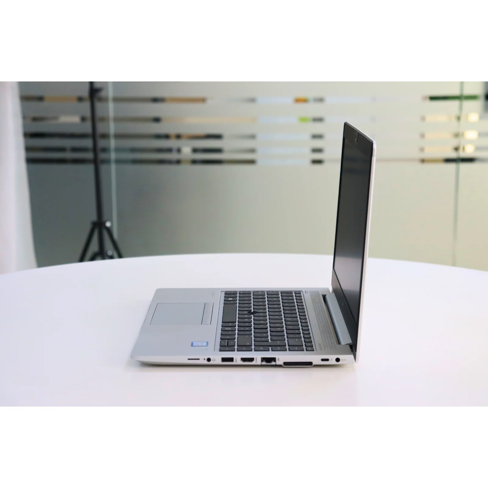 HP ELITEBOOK 840 G5: 8th Gen i7, 16GB RAM, 256GB SSD - AE Laptop image 4
