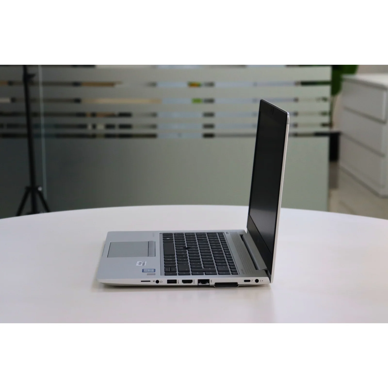 HP ELITEBOOK 840 G6: 8th Gen i7, 16GB RAM, 256GB SSD - Gray - Unit 00935 - AE Laptop image 4