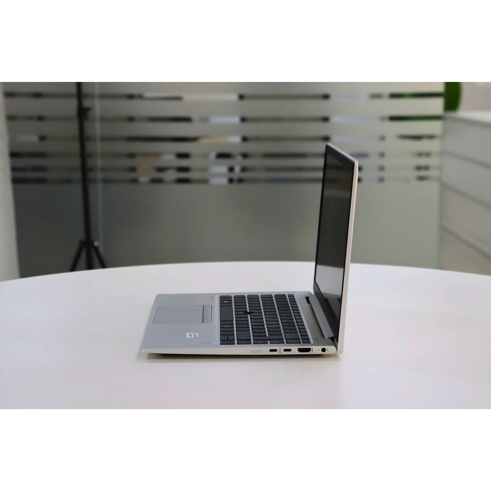 HP ELITEBOOK 845 G8:AMD RYZEN 3, 16GB RAM, 256GB SSD - Silver - Unit 00300 - AE Laptop image 4