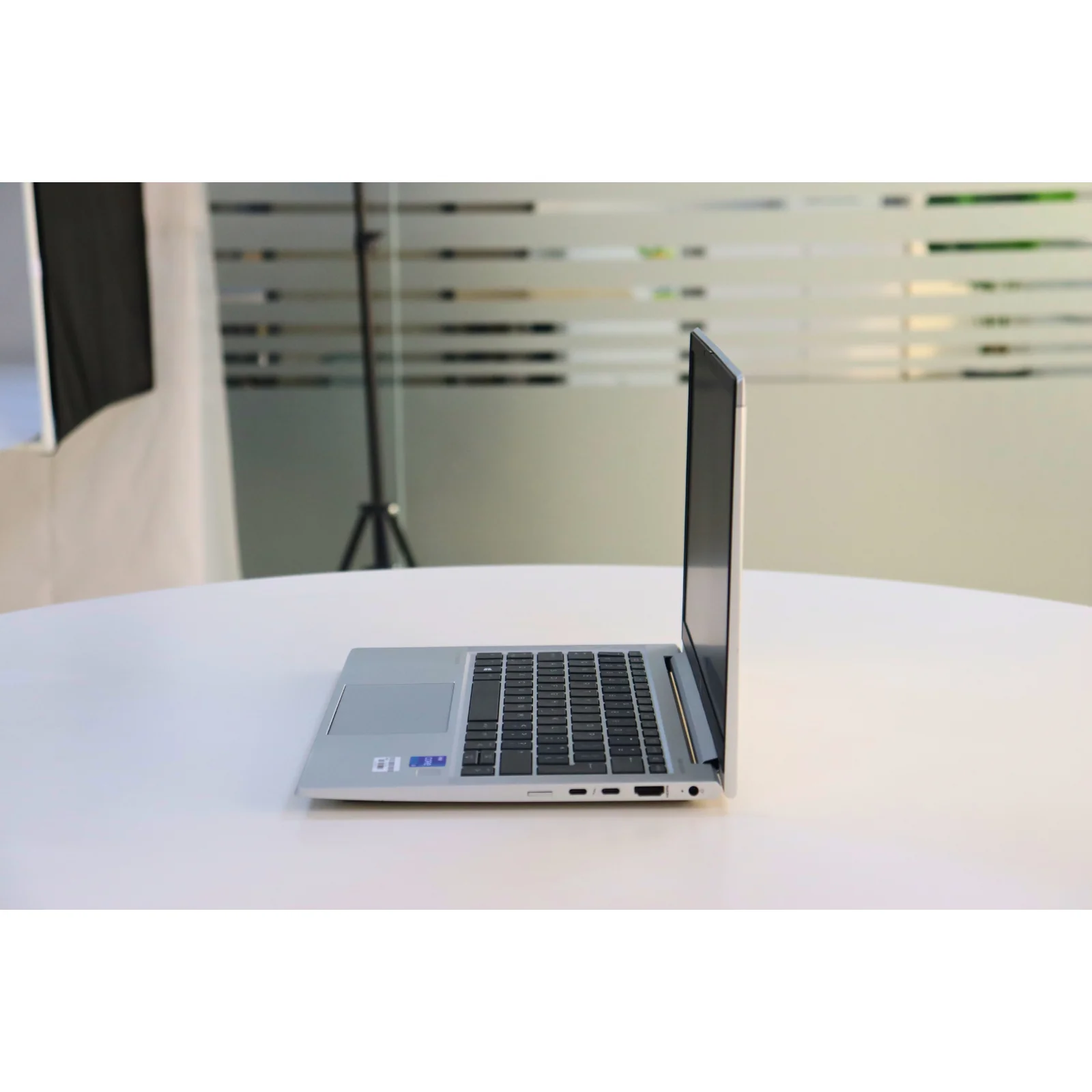 HP ELITEBOOK 830 G8: 11th Gen i5, 8GB RAM, 256GB SSD - Gray - Unit 00277 - AE Laptop image 4