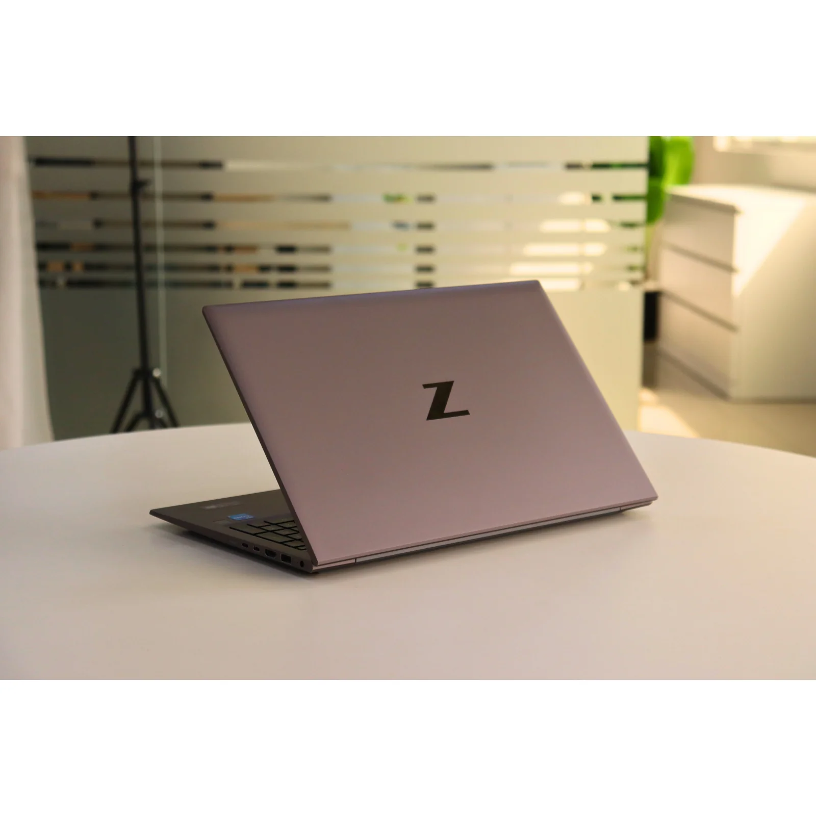 HP ZBOOK FIREFLY G8: 11th Gen i5, 16GB RAM, 512GB SSD - Gray - Unit 96231 - AE Laptop image 5