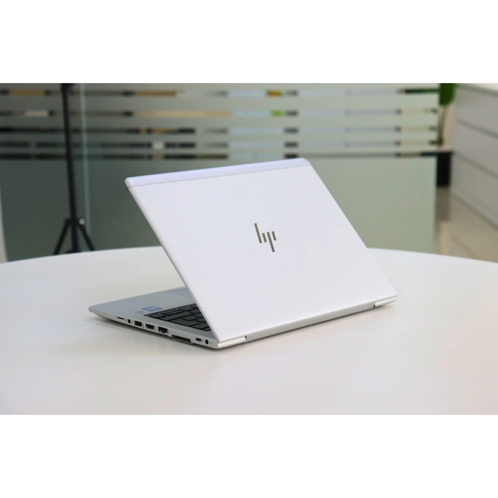 HP ELITEBOOK 830 G5: 8th Gen i5, 16GB RAM, 256GB SSD - Gray - Unit 00609 - AE Laptop image 5