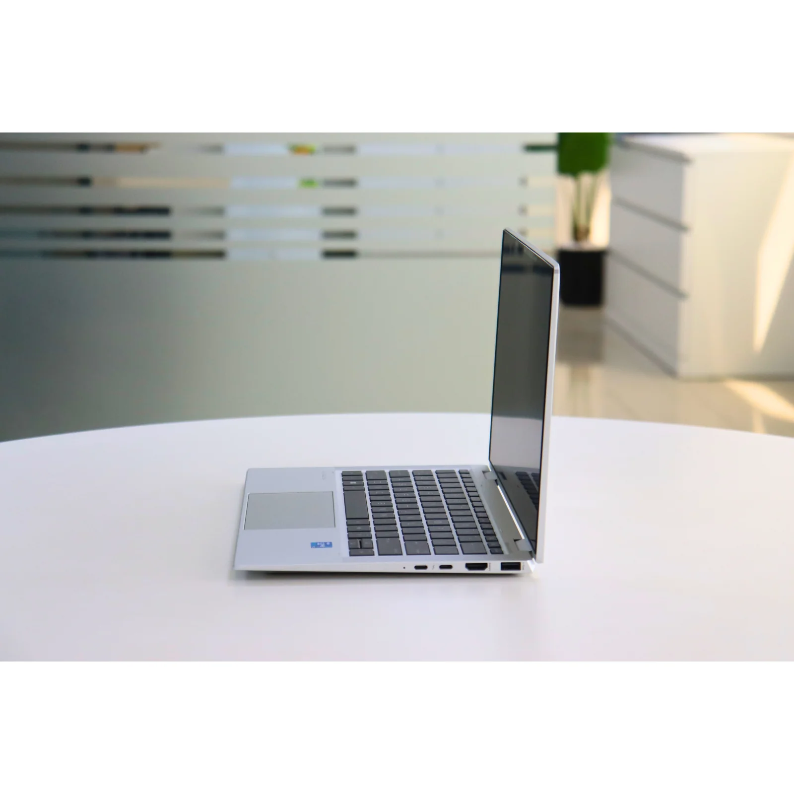 HP ELITEBOOK X360 1030 G8: 11th Gen i5, 16GB RAM, 256GB SSD - Gray - Unit 98727 - AE Laptop image 4