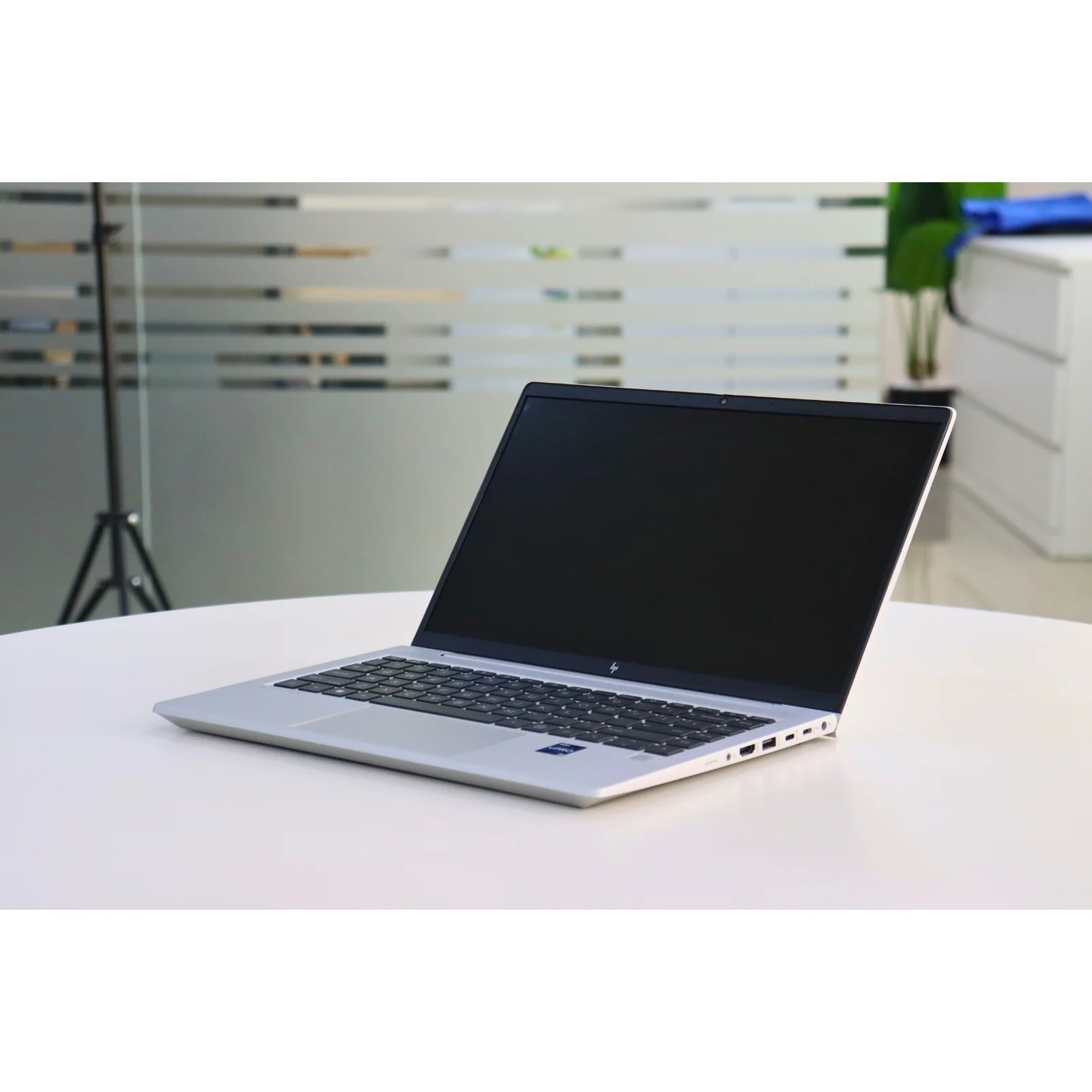 HP ELITEBOOK 640 G10 : 13th Gen i5, 16GB RAM, 256GB SSD - Grey - Unit 00357