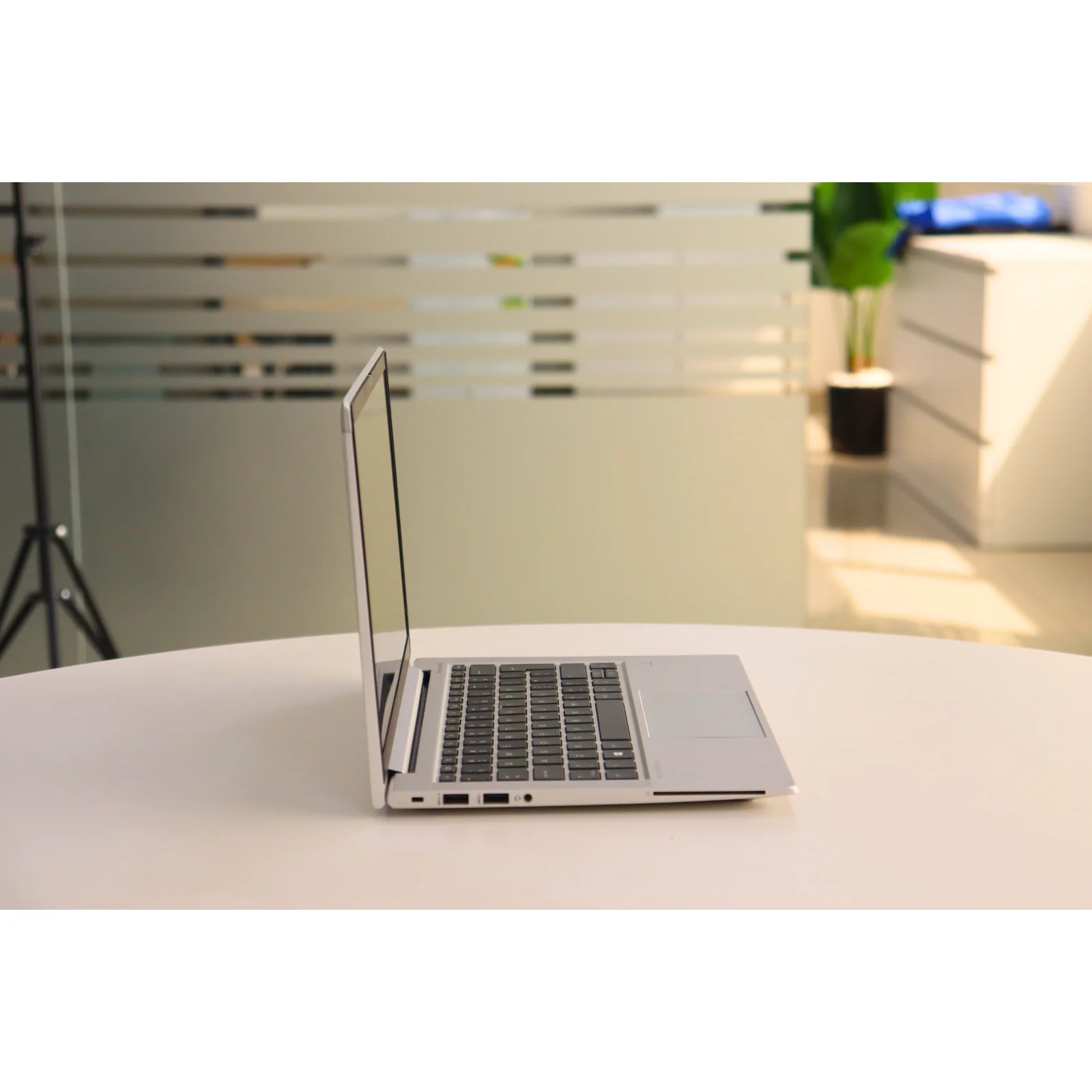 HP ELITEBOOK 835 G7: AMD, 16GB RAM, 256GB SSD - AE Laptop image 3