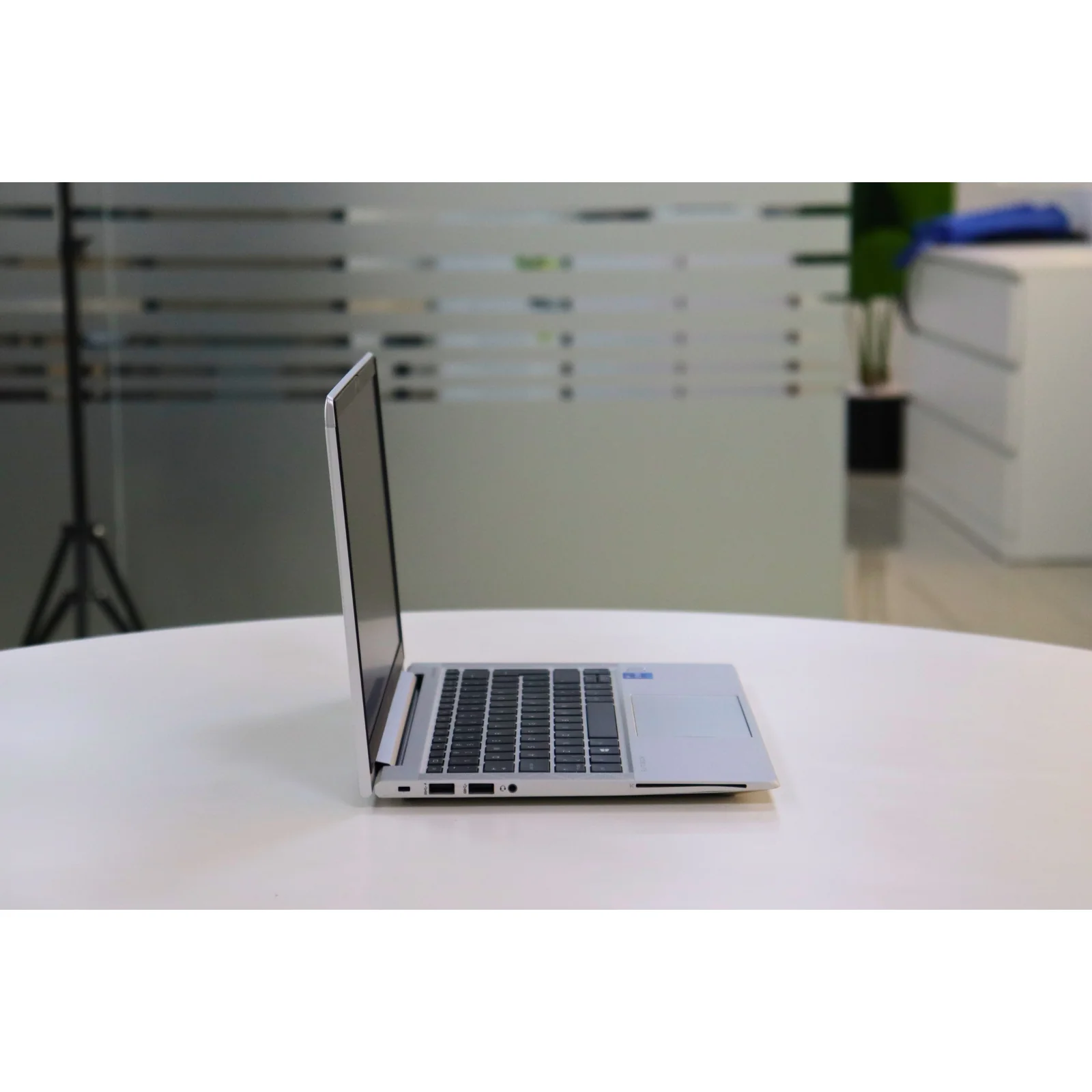 HP ELITEBOOK 830 G8: 11th Gen i7, 16GB RAM, 512GB SSD - Gray - Unit 00078 - AE Laptop image 3