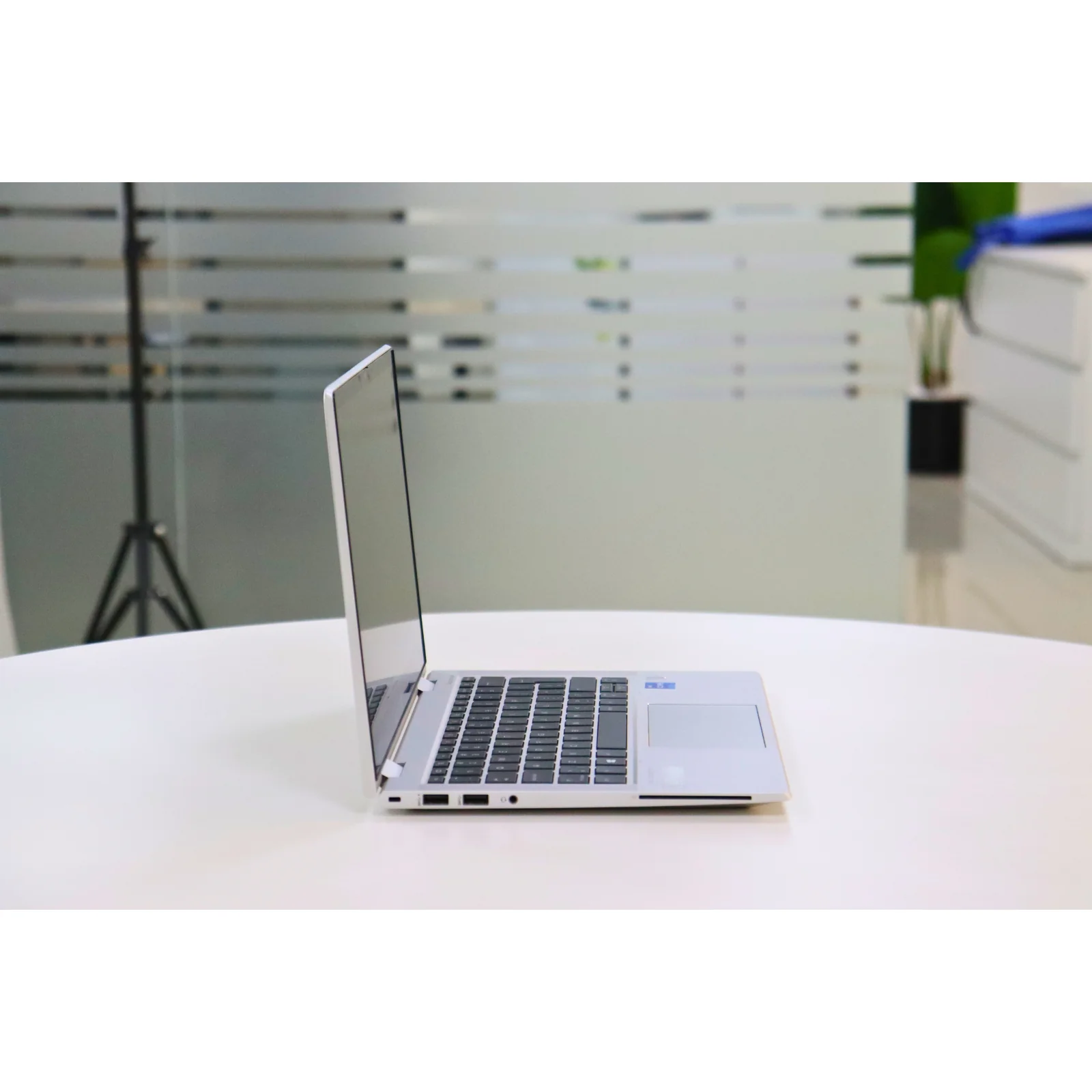 HP ELITEBOOK X360 830 G8: 11th Gen i7, 32GB RAM, 256GB SSD - AE Laptop image 3