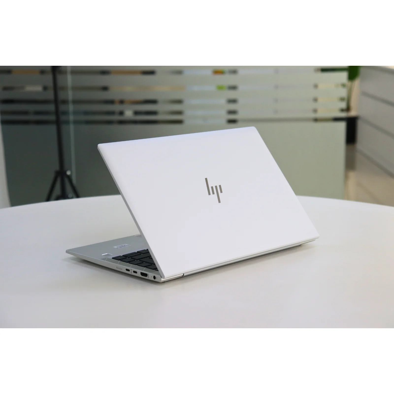 HP ELITEBOOK 845 G8:AMD RYZEN 3, 16GB RAM, 256GB SSD - Silver - Unit 00304 - AE Laptop image 5