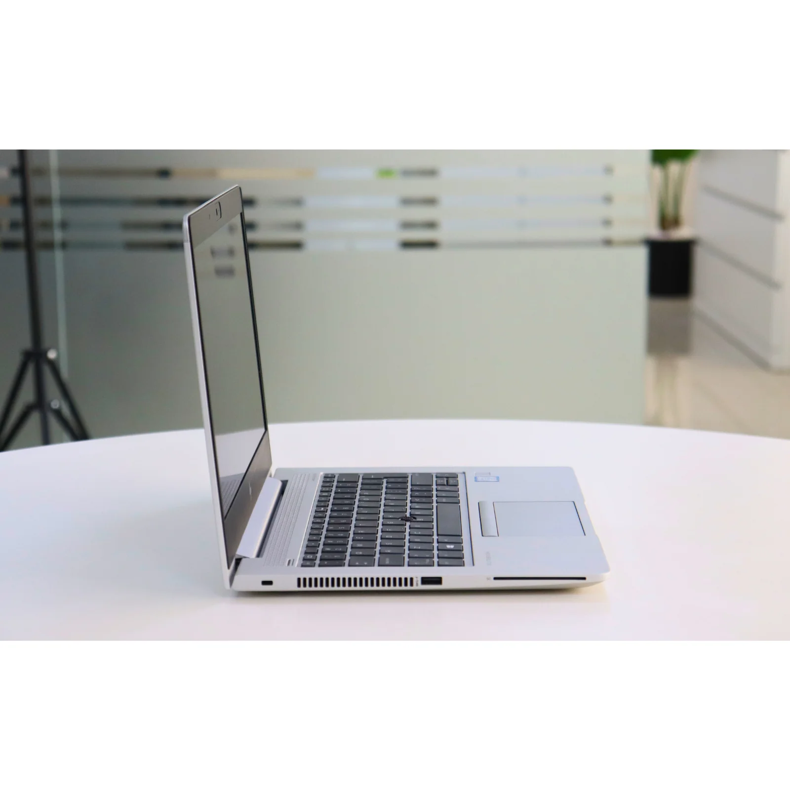 HP ELITEBOOK 830 G6: 8th Gen i7, 16GB RAM, 512GB SSD - AE Laptop image 3