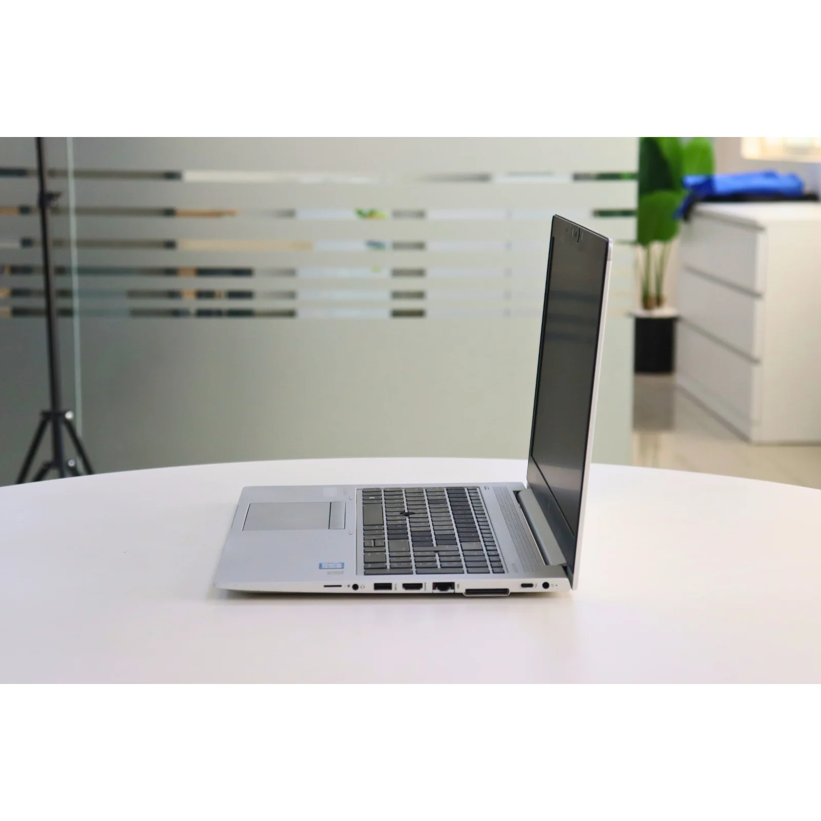 HP ELITEBOOK 850 G6: 8th Gen i5, 8GB RAM, 256GB SSD - Gray - Unit 01757 - AE Laptop image 4