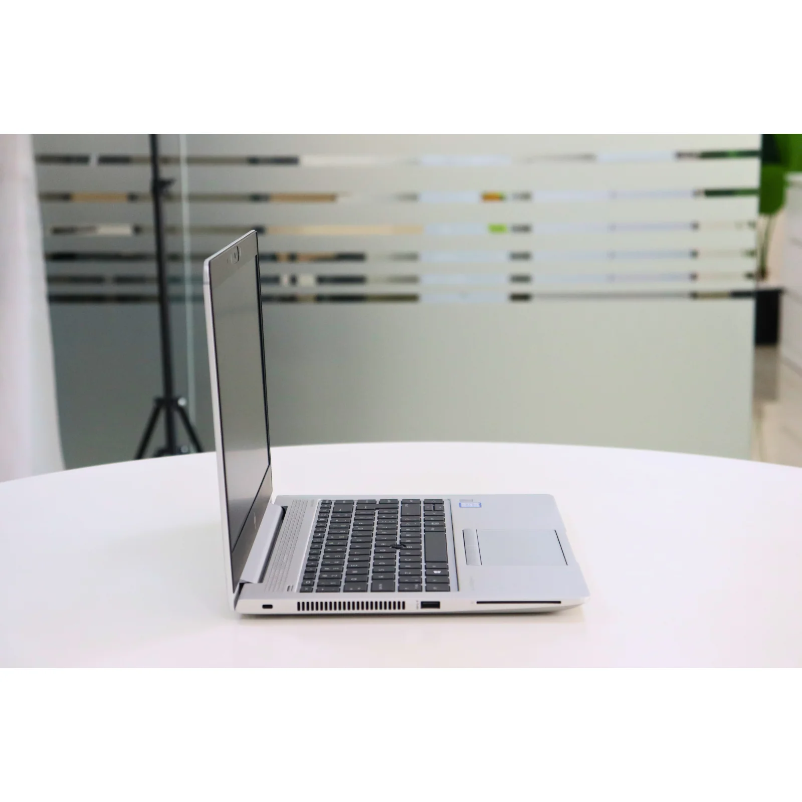HP ELITEBOOK 840 G6: 8th Gen i7, 16GB RAM, 512GB SSD - Gray - Unit 00711 - AE Laptop image 3