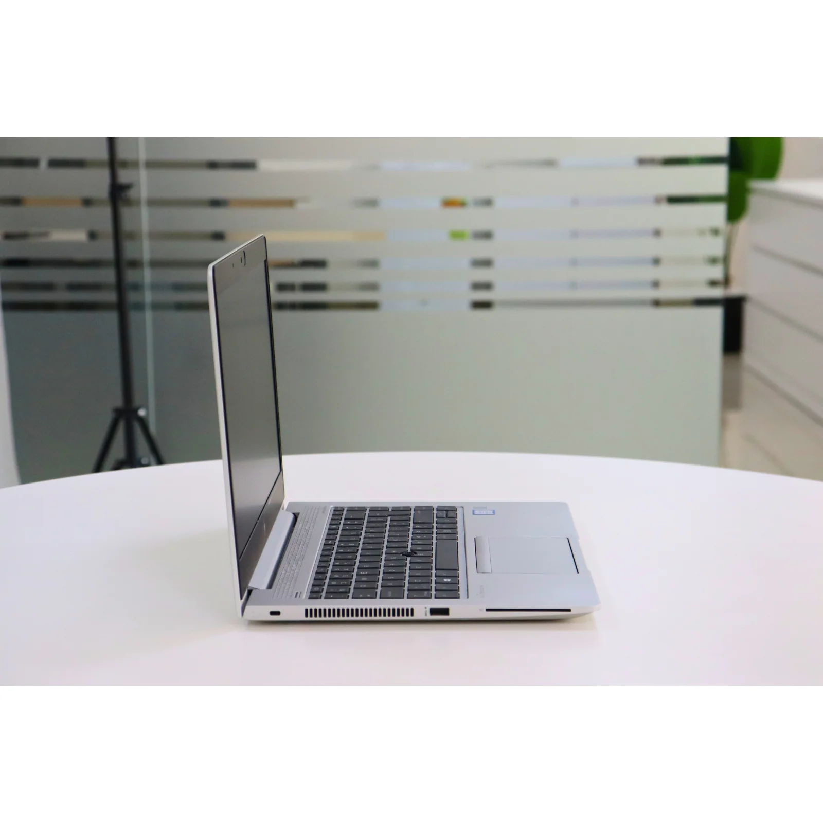 HP ELITEBOOK 840 G5: 8th Gen i7, 8GB RAM, 512GB SSD - Gray - Unit 00712 - AE Laptop image 3