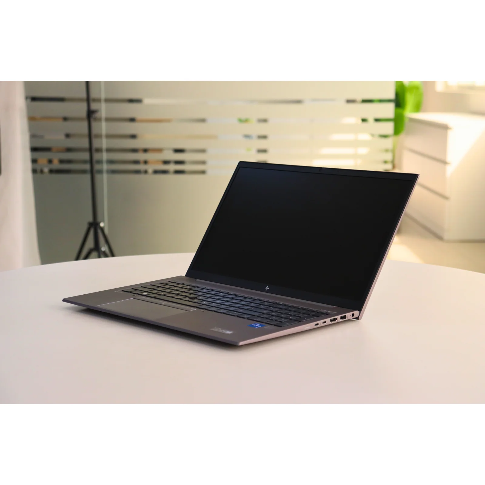 HP ZBOOK FIREFLY G8: 11th Gen i5, 16GB RAM, 512GB SSD - Gray - Unit 96231