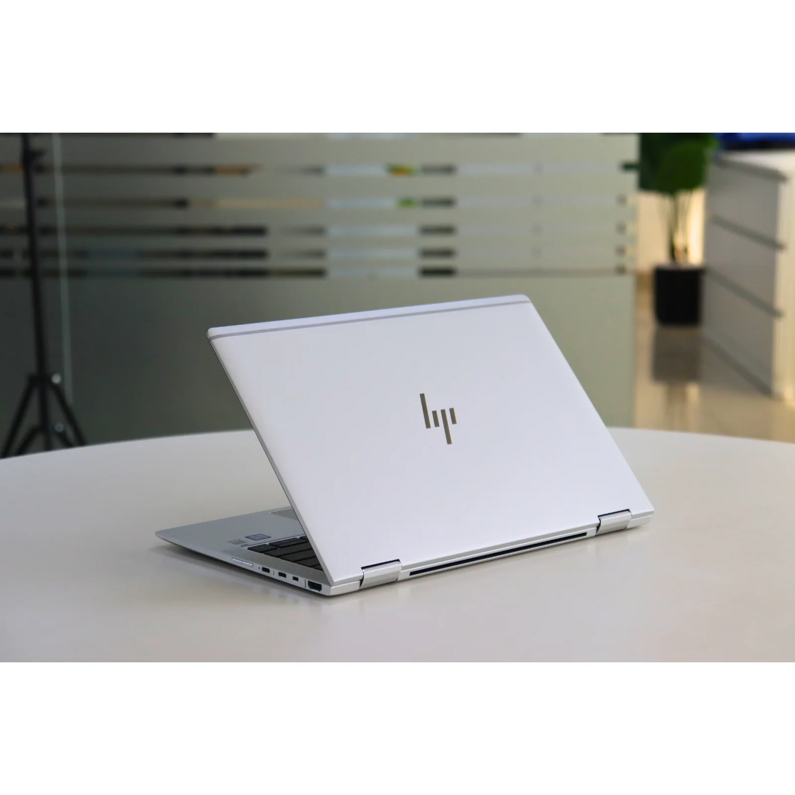 HP ELITEBOOK X360 1030 G4: 8th Gen i5, 16GB RAM, 256GB SSD - Gray - Unit 71838 - AE Laptop image 5